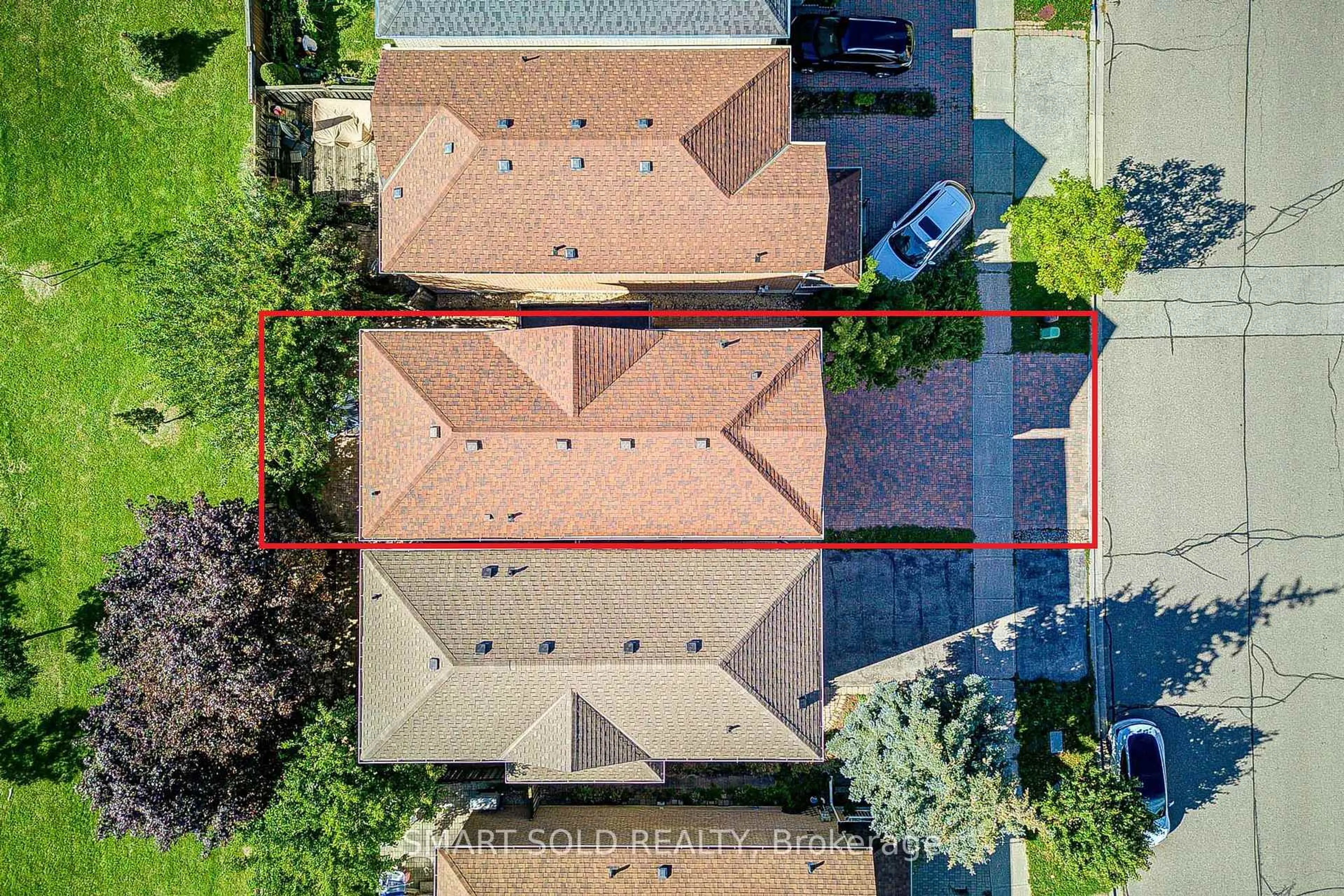 A pic from outside/outdoor area/front of a property/back of a property/a pic from drone, street for 6 Sugarforest Dr, Vaughan Ontario L4J 8M7