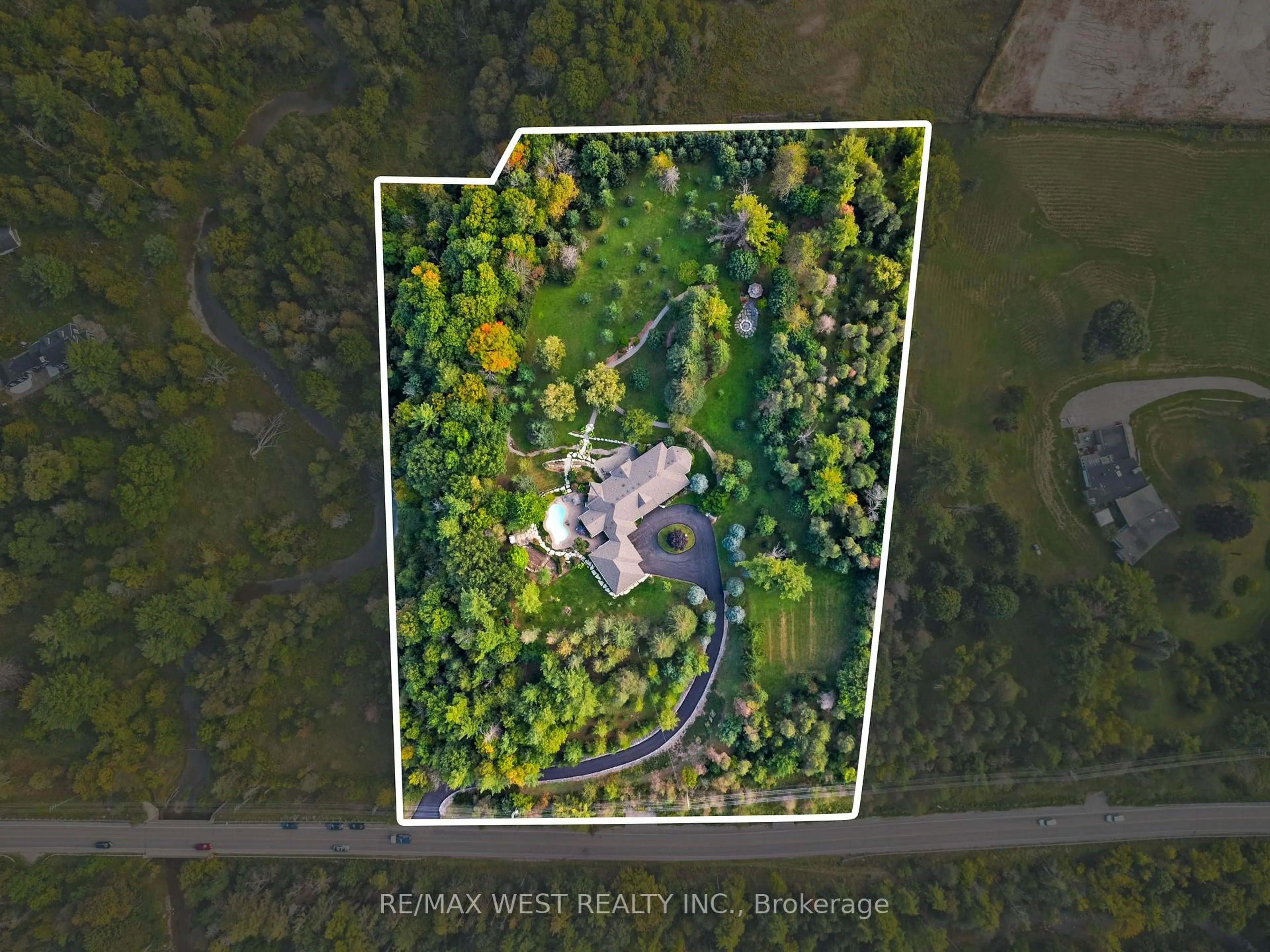 A pic from outside/outdoor area/front of a property/back of a property/a pic from drone, unknown for 5775 Kirby Rd, Vaughan Ontario L0J 1C0