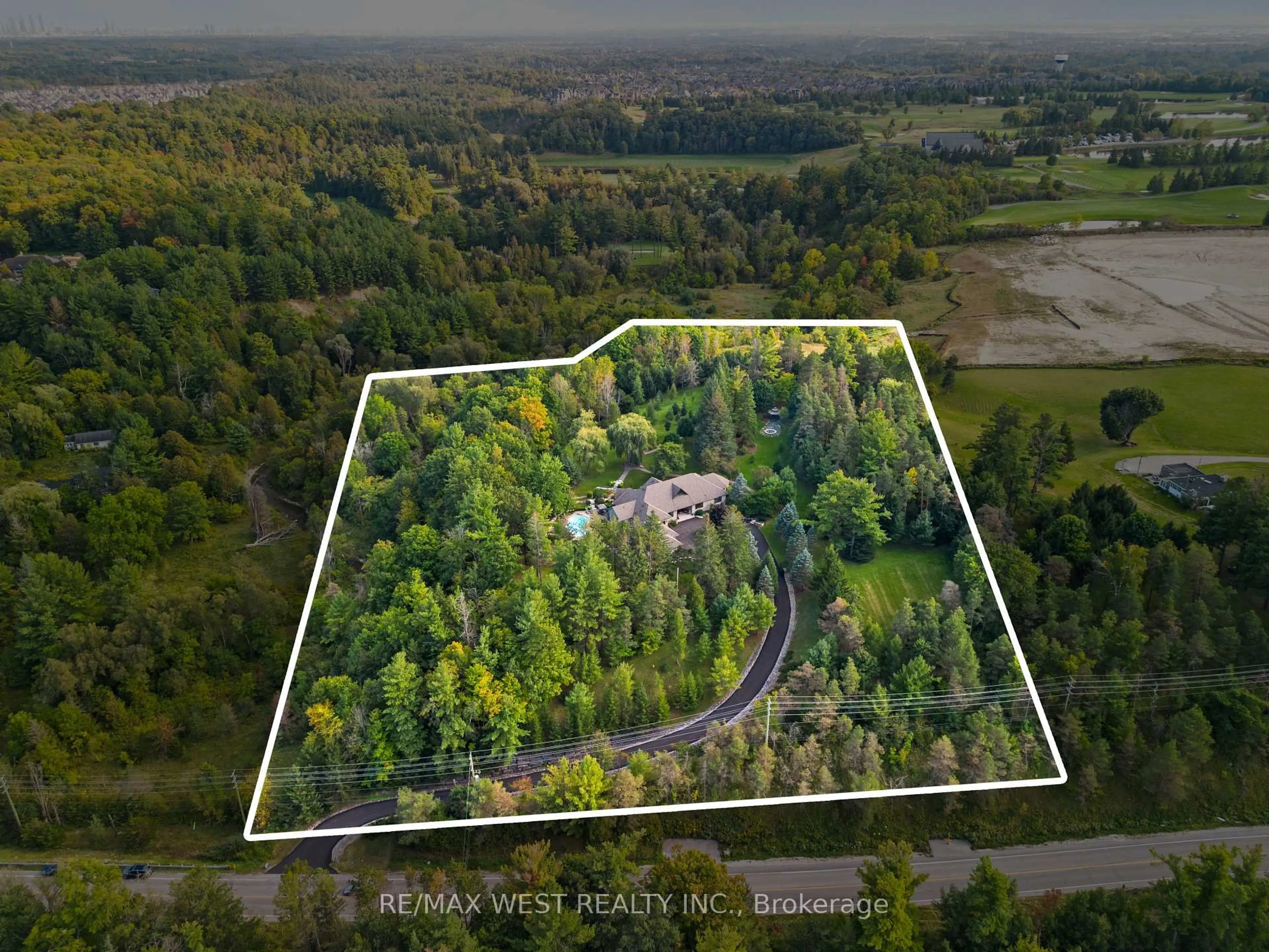 A pic from outside/outdoor area/front of a property/back of a property/a pic from drone, forest/trees view for 5775 Kirby Rd, Vaughan Ontario L0J 1C0