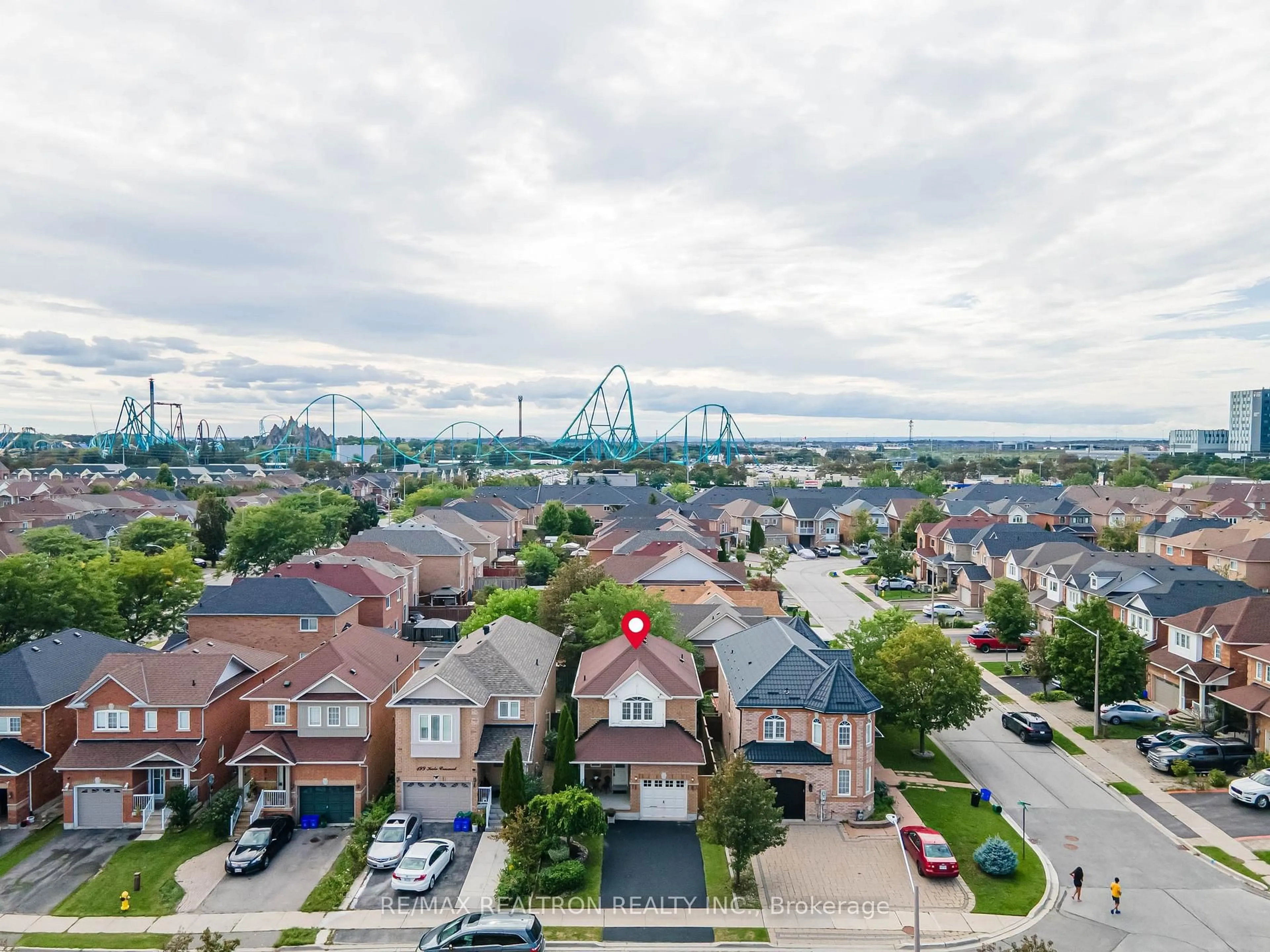 A pic from outside/outdoor area/front of a property/back of a property/a pic from drone, city buildings view from balcony for 195 Kale Cres, Vaughan Ontario L6A 3R2