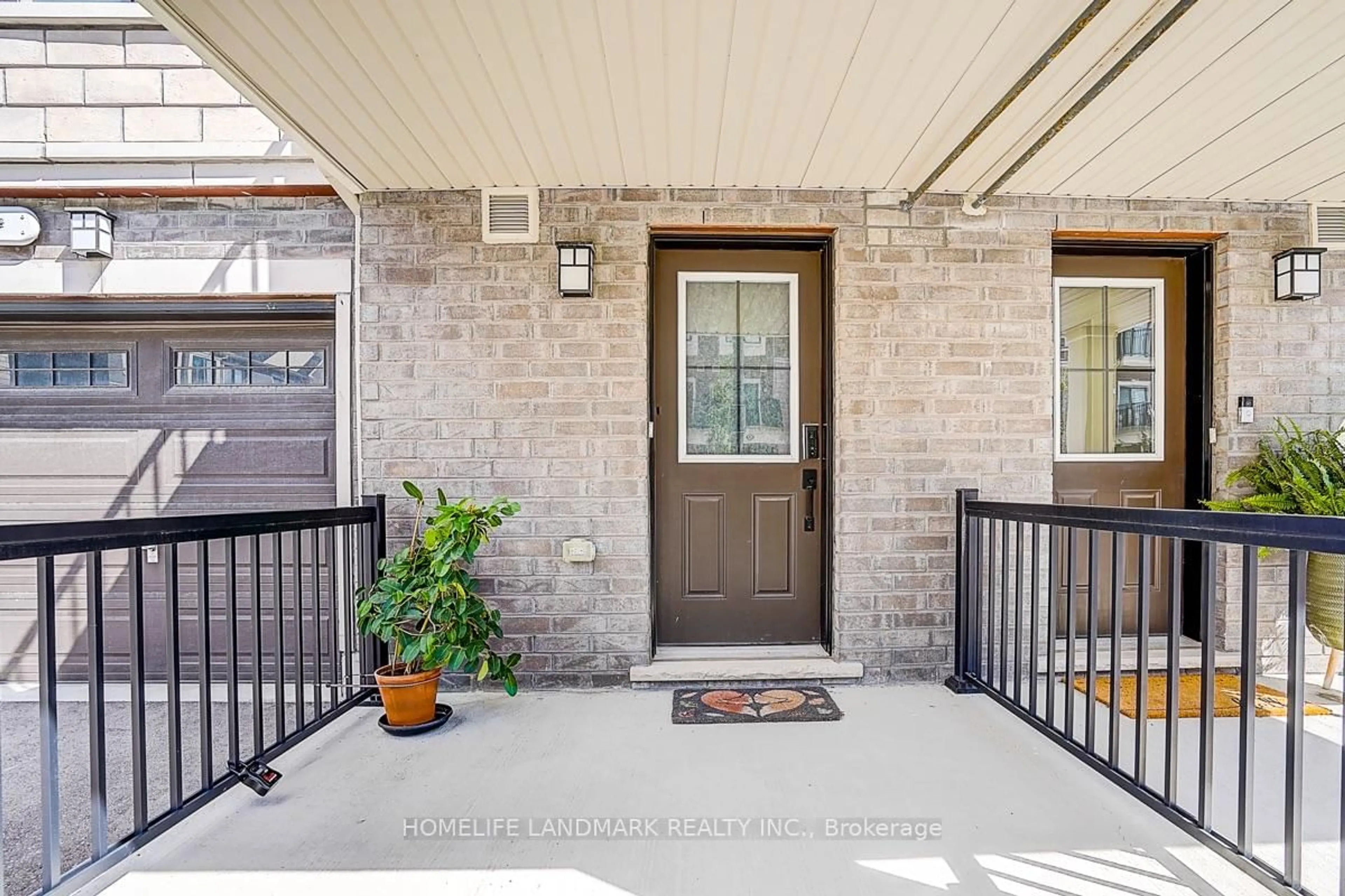 Indoor entryway for 25 Sunbury Lane, Whitchurch-Stouffville Ontario L4A 4W8