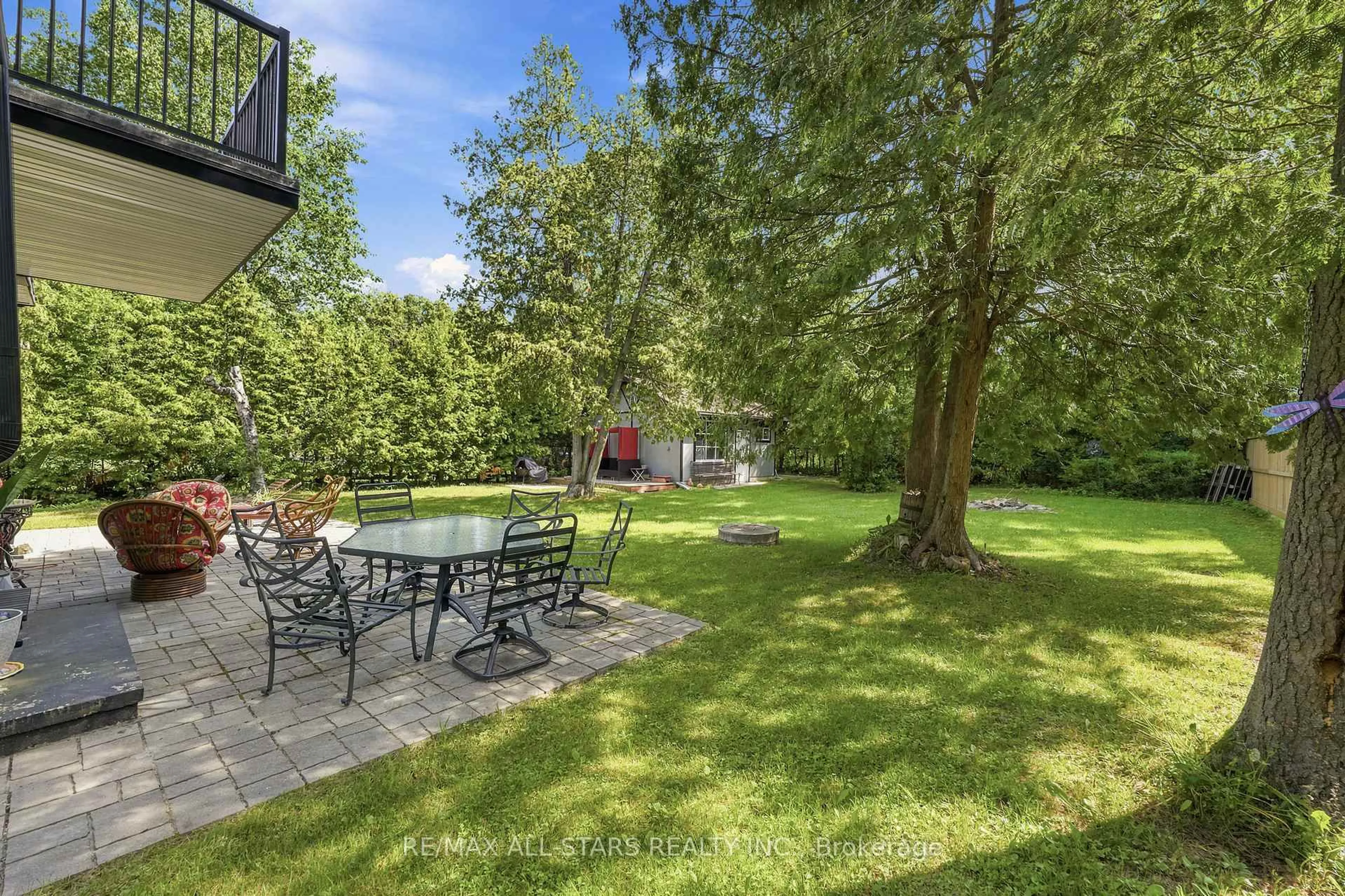 A pic from outside/outdoor area/front of a property/back of a property/a pic from drone, forest/trees view for 55 Linda Rd, Georgina Ontario L0C 1L0
