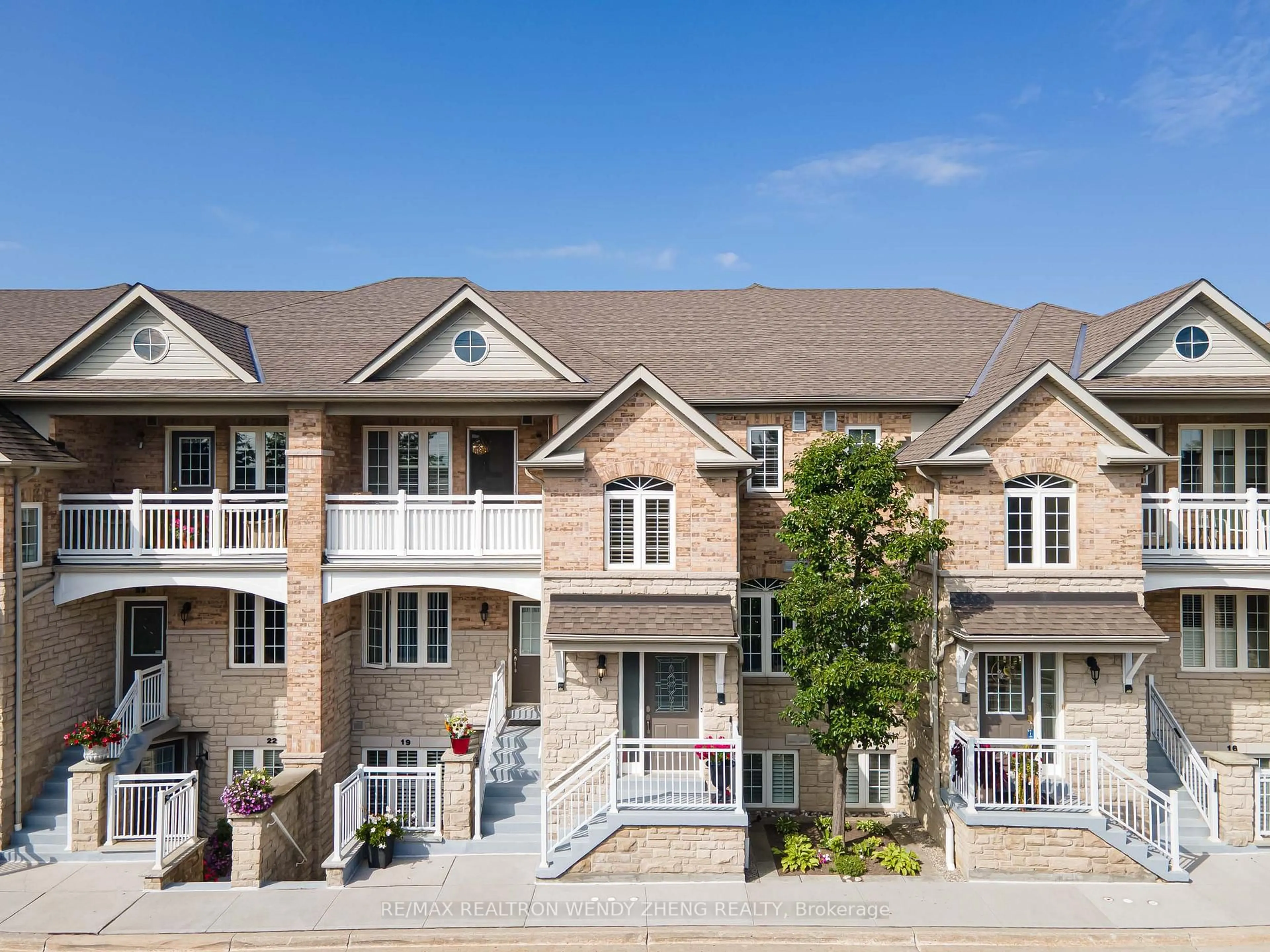 Home with vinyl exterior material, street for 520 Silken Laumann Dr #21, Newmarket Ontario L3X 2S7