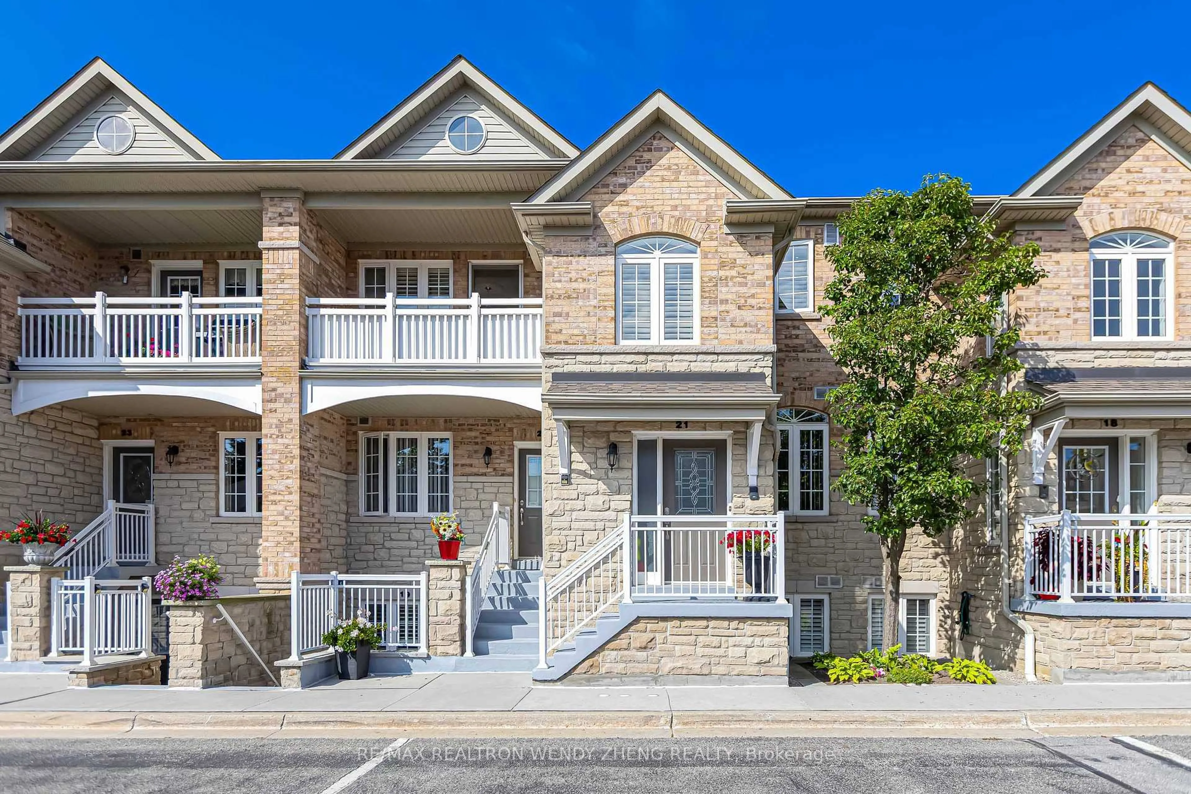 Home with brick exterior material, unknown for 520 Silken Laumann Dr #21, Newmarket Ontario L3X 2S7