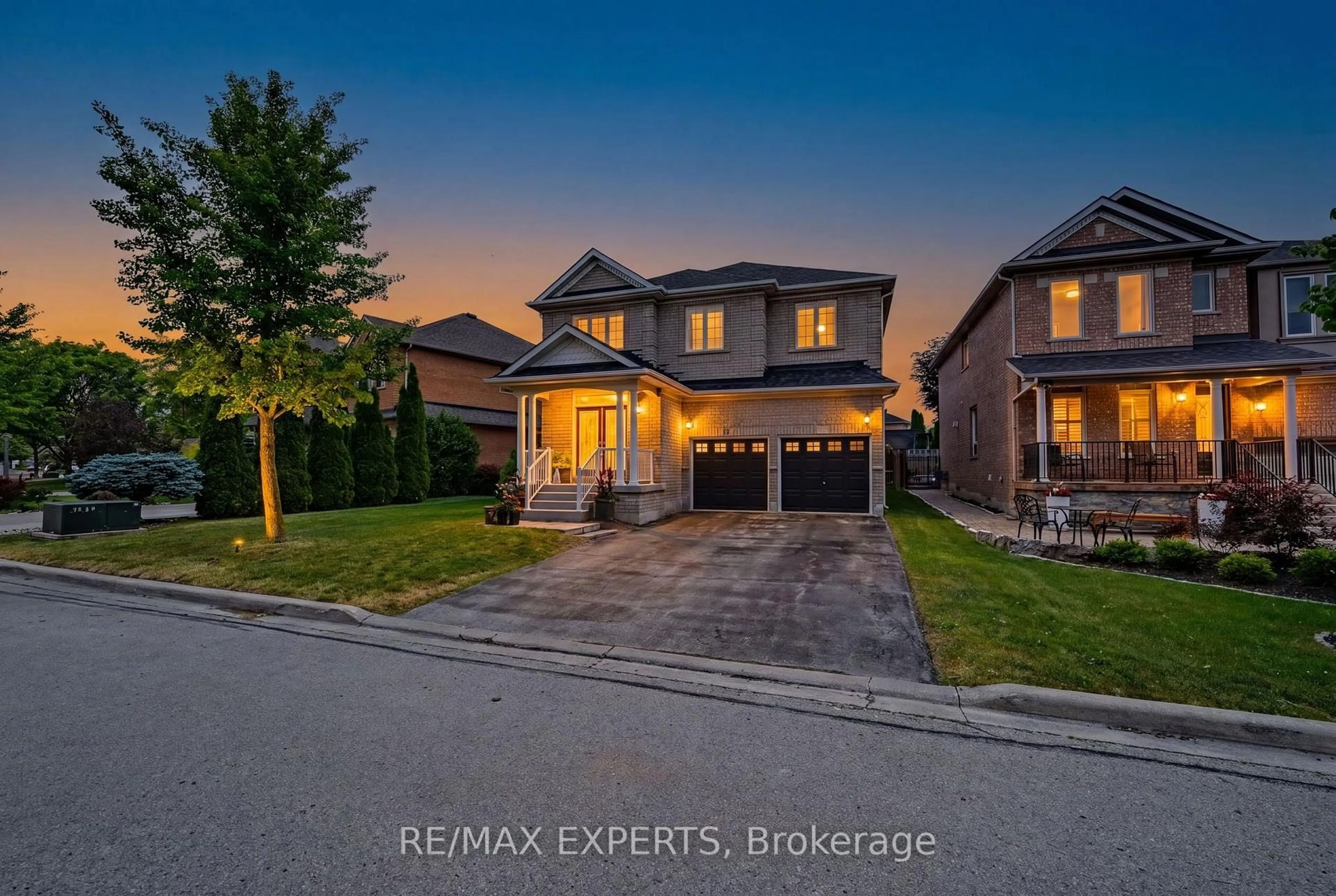 A pic from outside/outdoor area/front of a property/back of a property/a pic from drone, street for 15 Arrowood Cres, Vaughan Ontario L4H 2R4