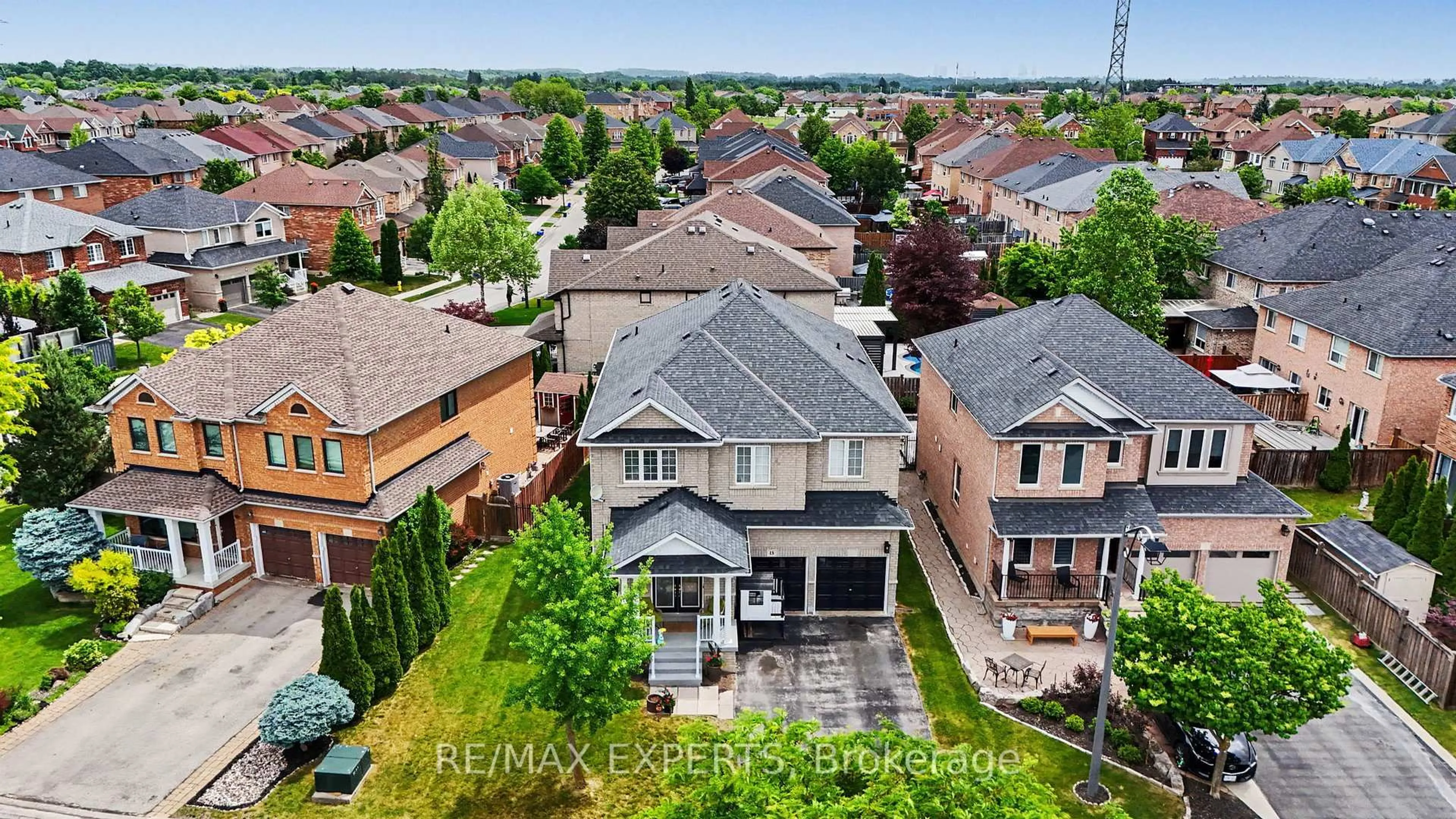 A pic from outside/outdoor area/front of a property/back of a property/a pic from drone, city buildings view from balcony for 15 Arrowood Cres, Vaughan Ontario L4H 2R4