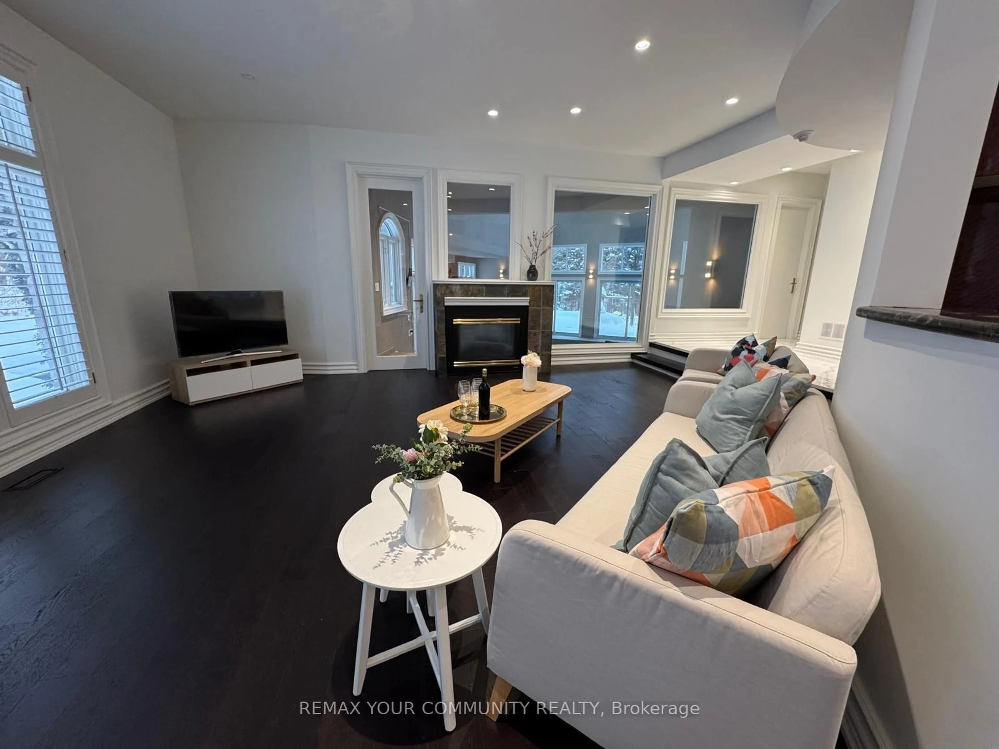 Living room with furniture, wood/laminate floor for 76 Silver Fox Pl, Vaughan Ontario L6A 1G2