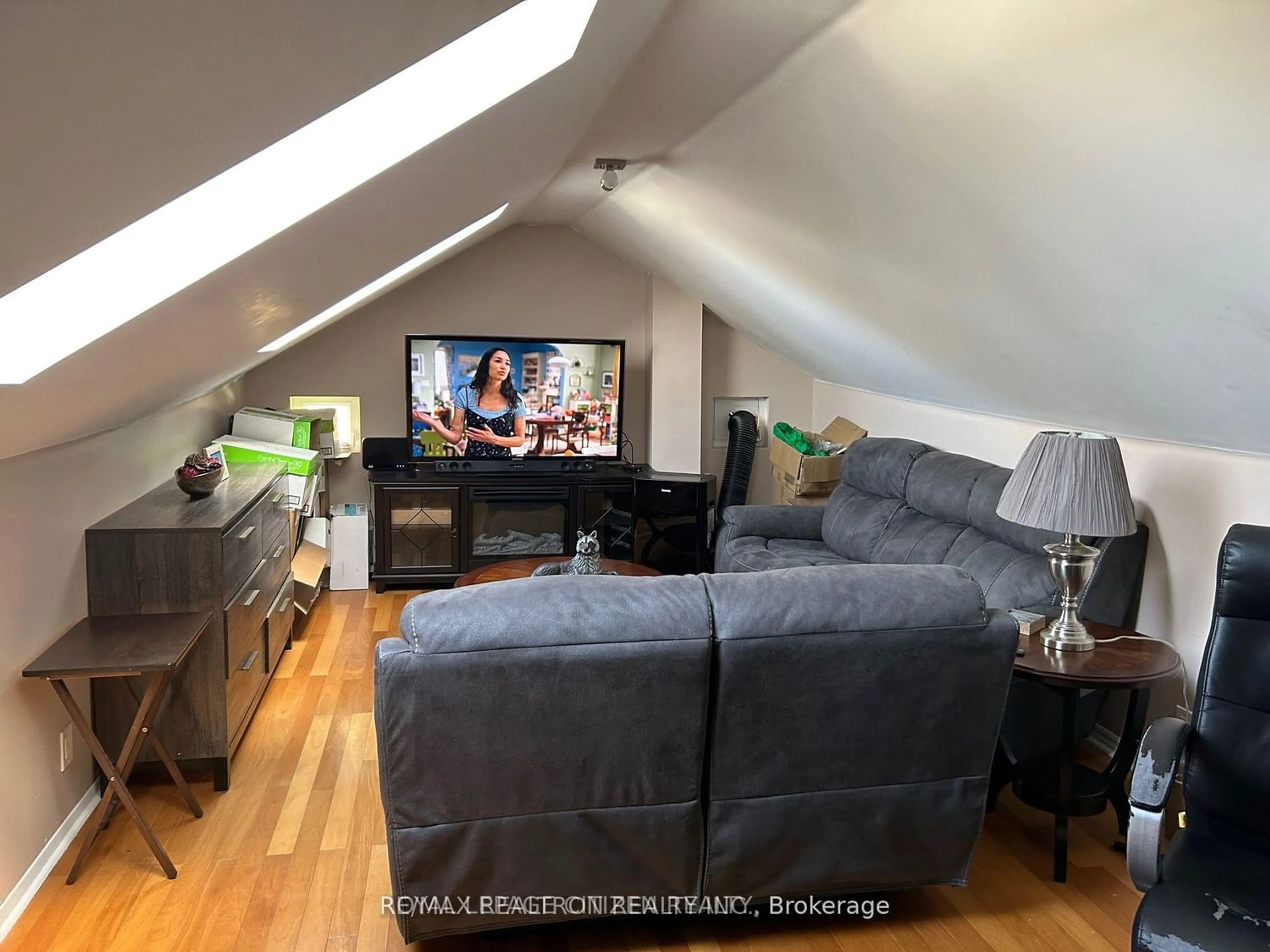 A pic of a room for 648 Gorham St, Newmarket Ontario L3Y 1L4