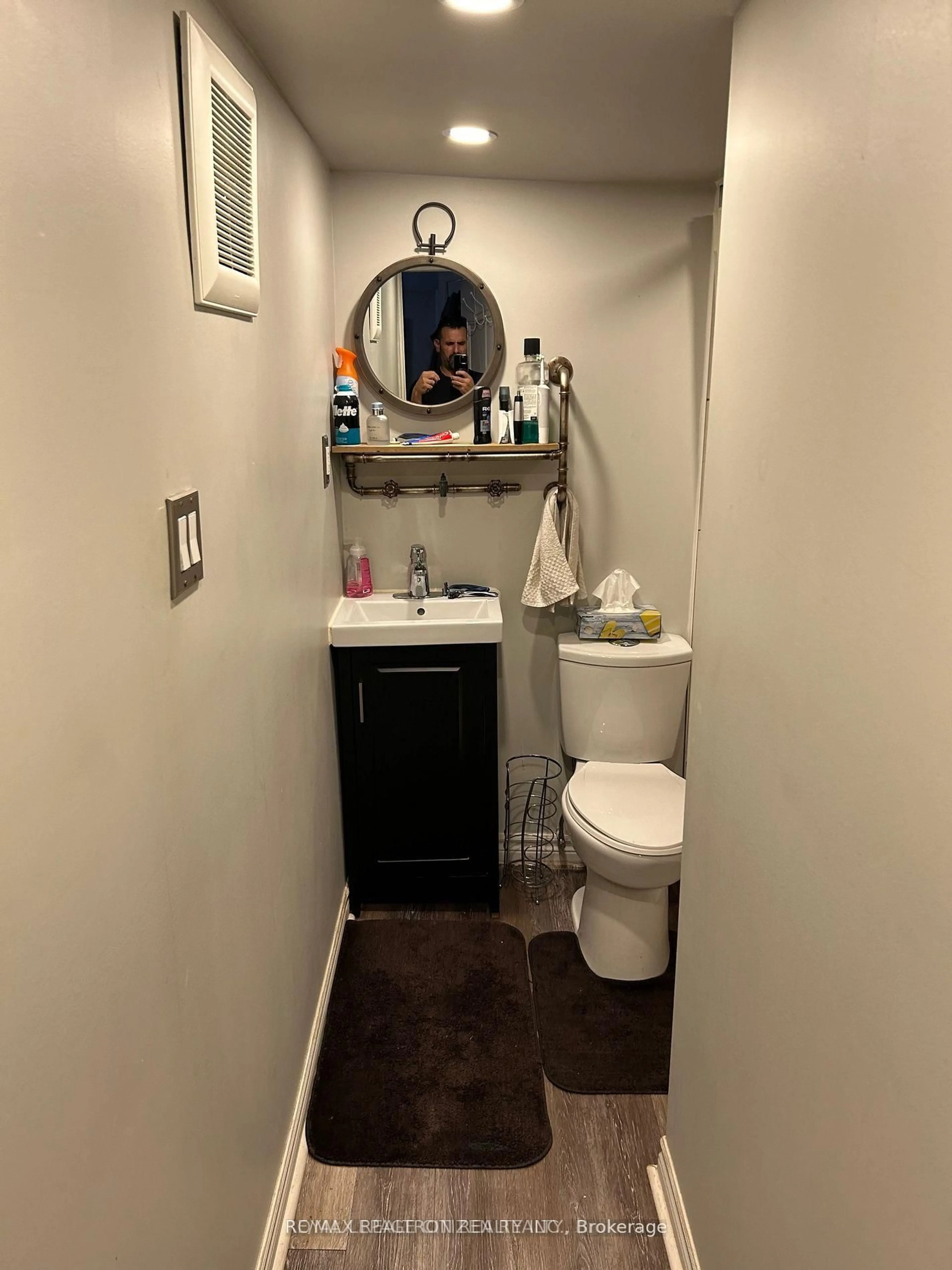 A pic of a room for 648 Gorham St, Newmarket Ontario L3Y 1L4