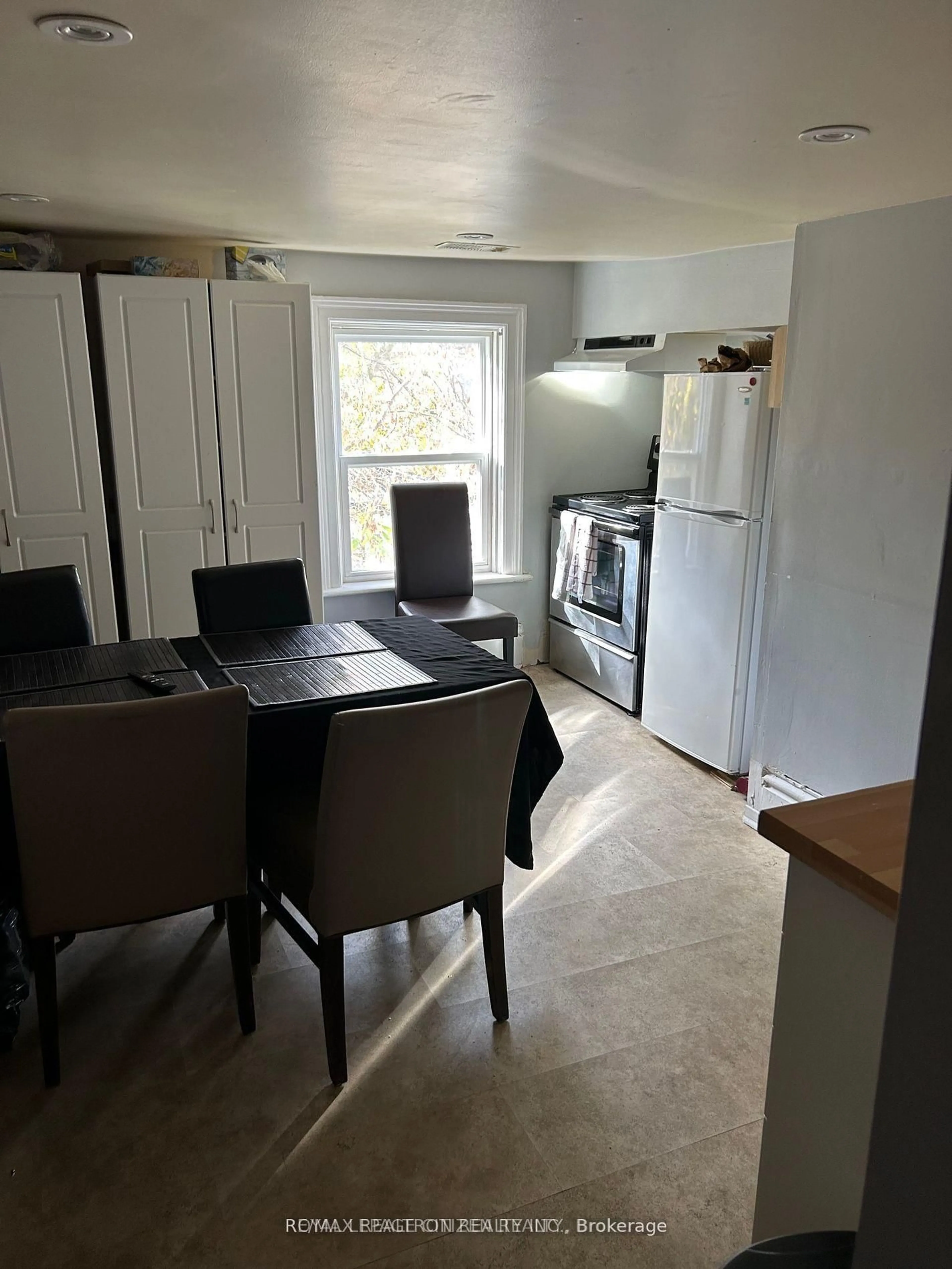 A pic of a room for 648 Gorham St, Newmarket Ontario L3Y 1L4
