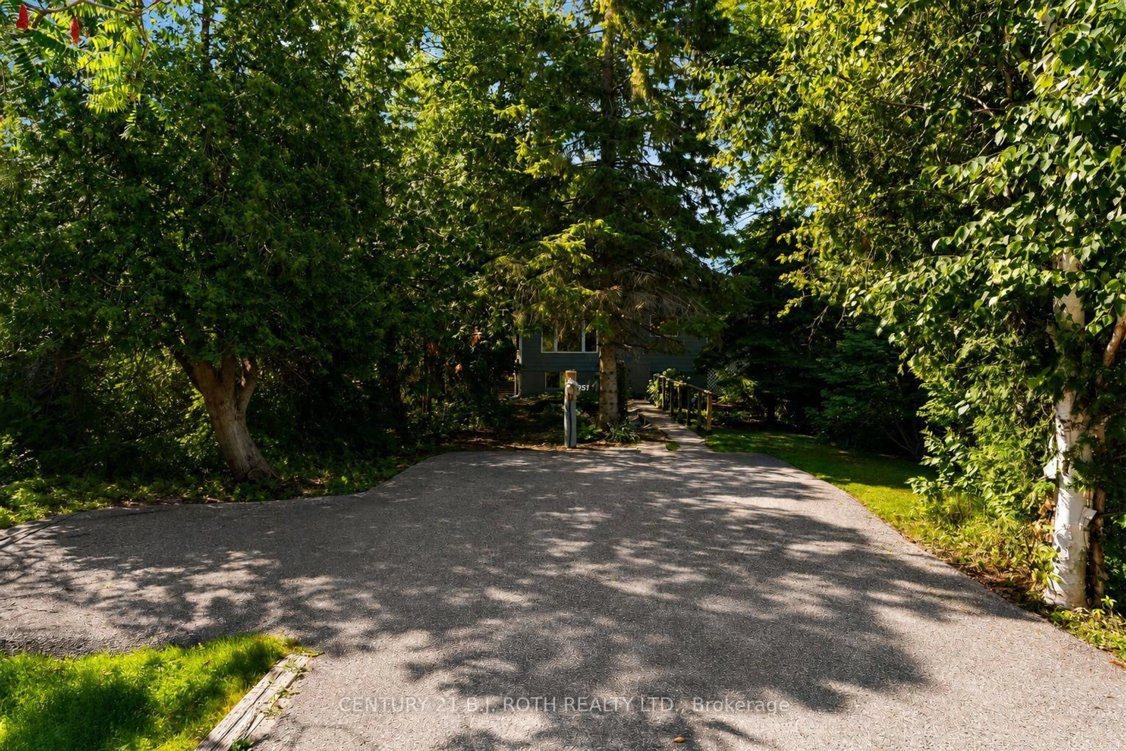 Patio, street for 957 7th Line, Innisfil Ontario L9S 4G2
