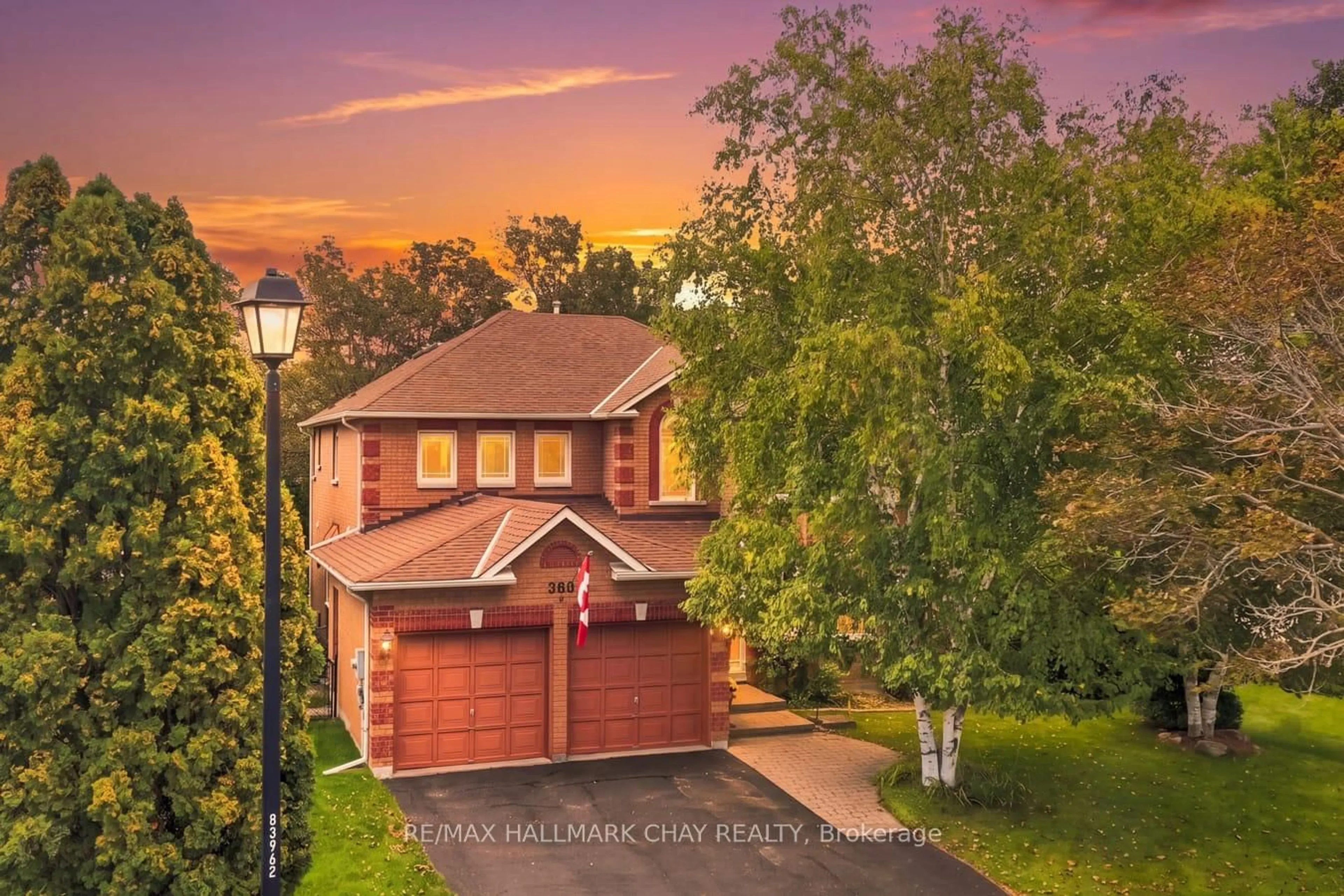 A pic from outside/outdoor area/front of a property/back of a property/a pic from drone, street for 380 Alex Doner Dr, Newmarket Ontario L3X 1E1
