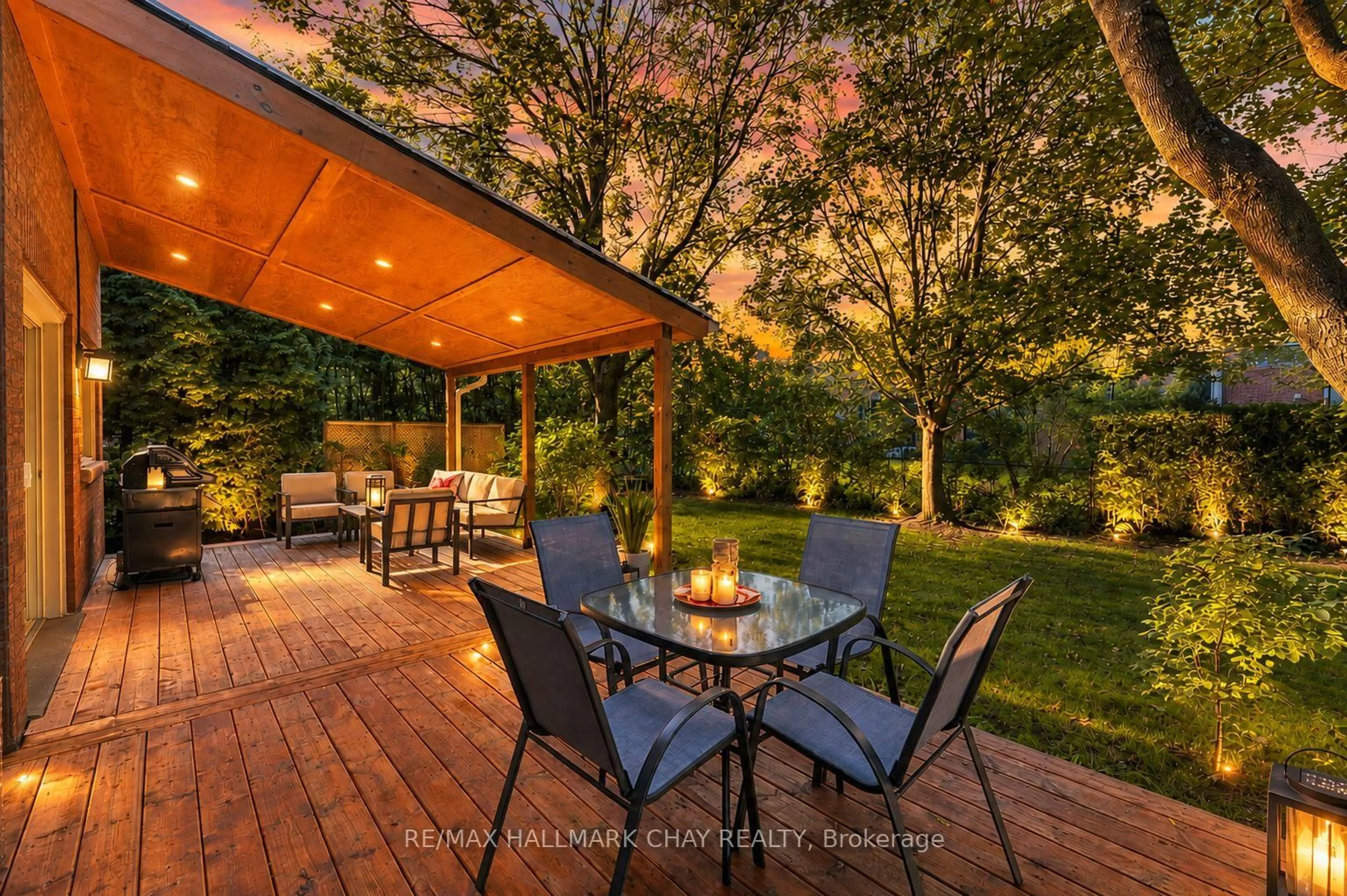 Patio, unknown for 380 Alex Doner Dr, Newmarket Ontario L3X 1E1