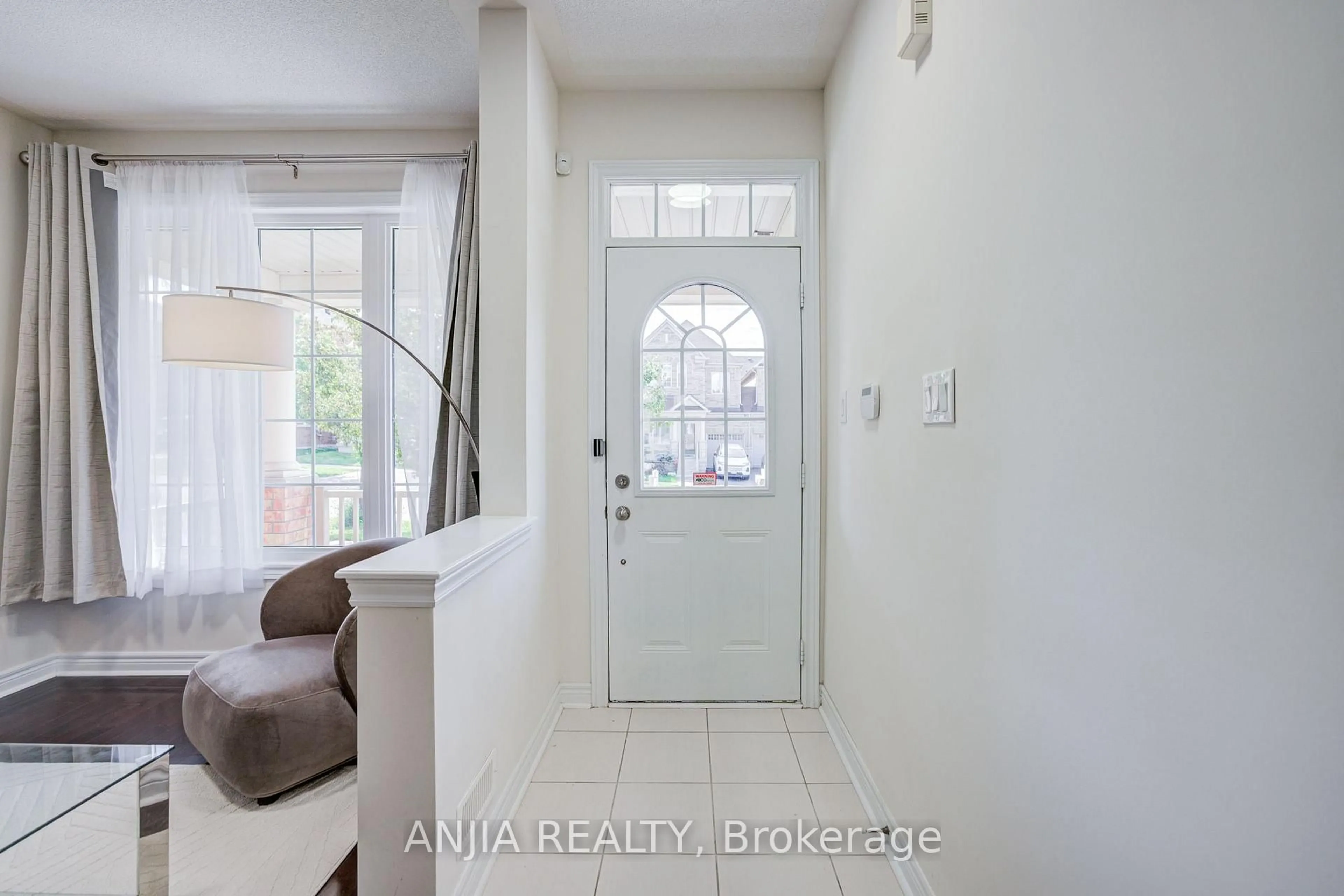 Indoor entryway for 205 Harbord St, Markham Ontario L6C 0X3