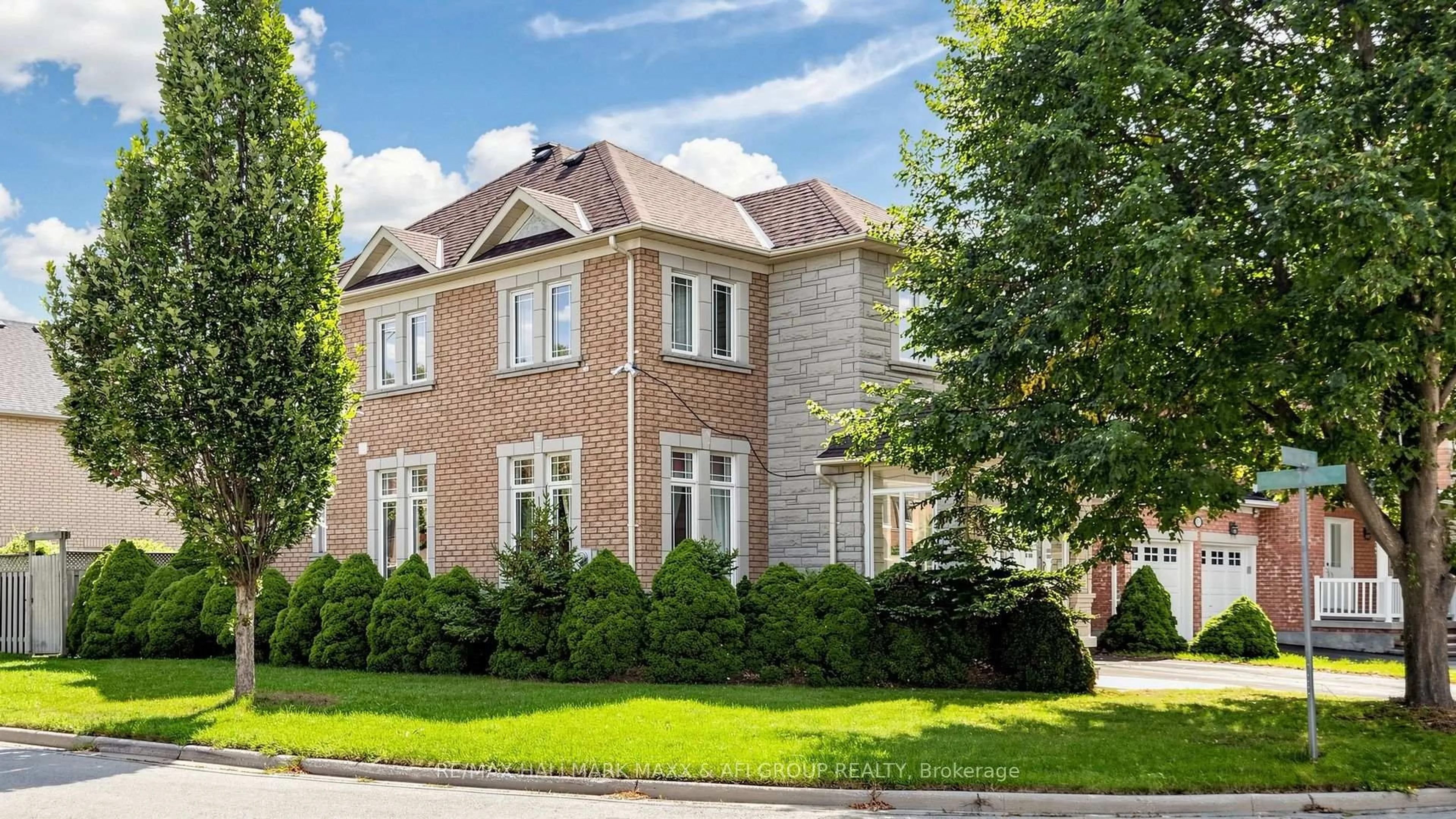 Home with brick exterior material, street for 33 Amethyst Dr, Richmond Hill Ontario L4S 2J8