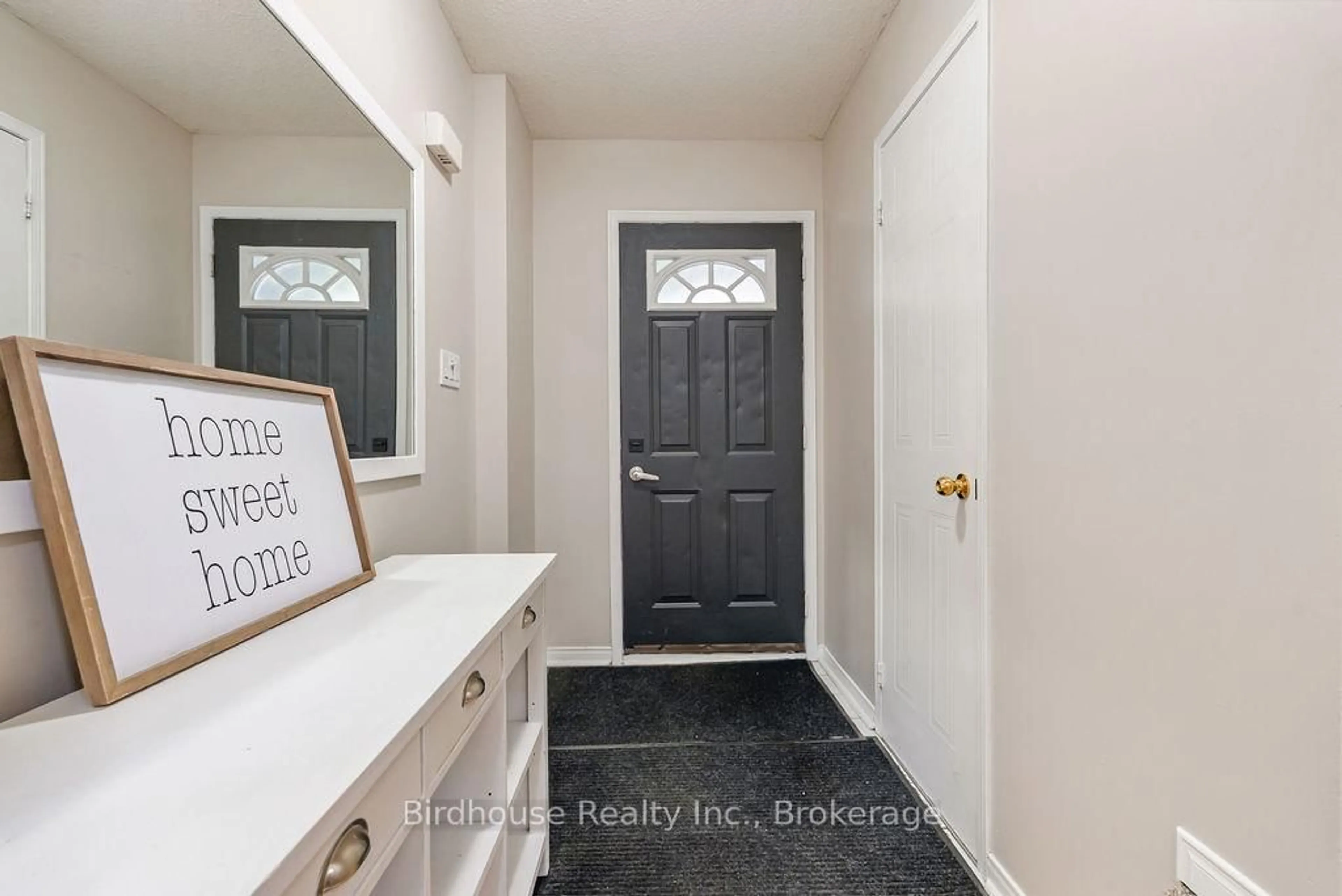 Indoor entryway for 80 Lorne St, Brock Ontario L0C 1H0