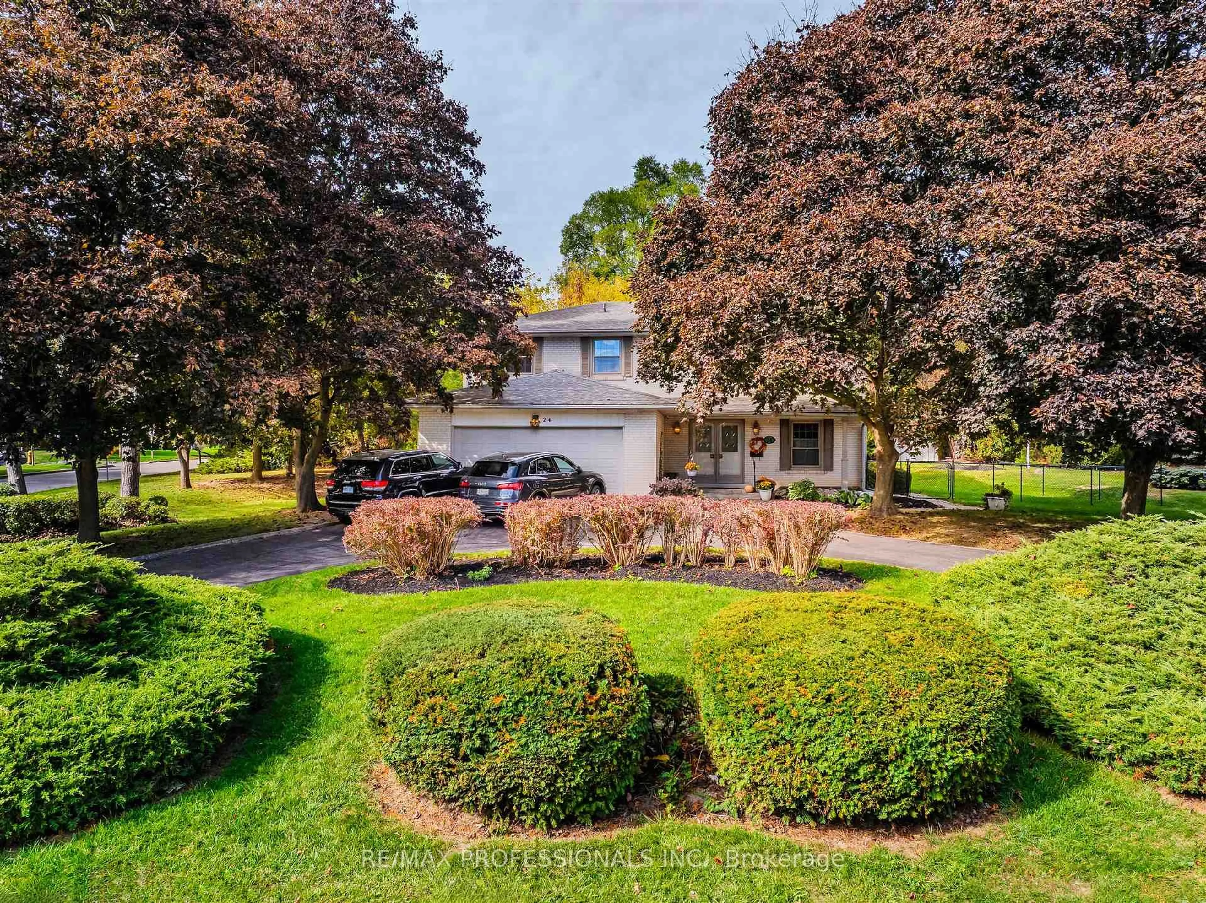 A pic from outside/outdoor area/front of a property/back of a property/a pic from drone, street for 24 Billy Joel Cres, Markham Ontario L3P 3C5