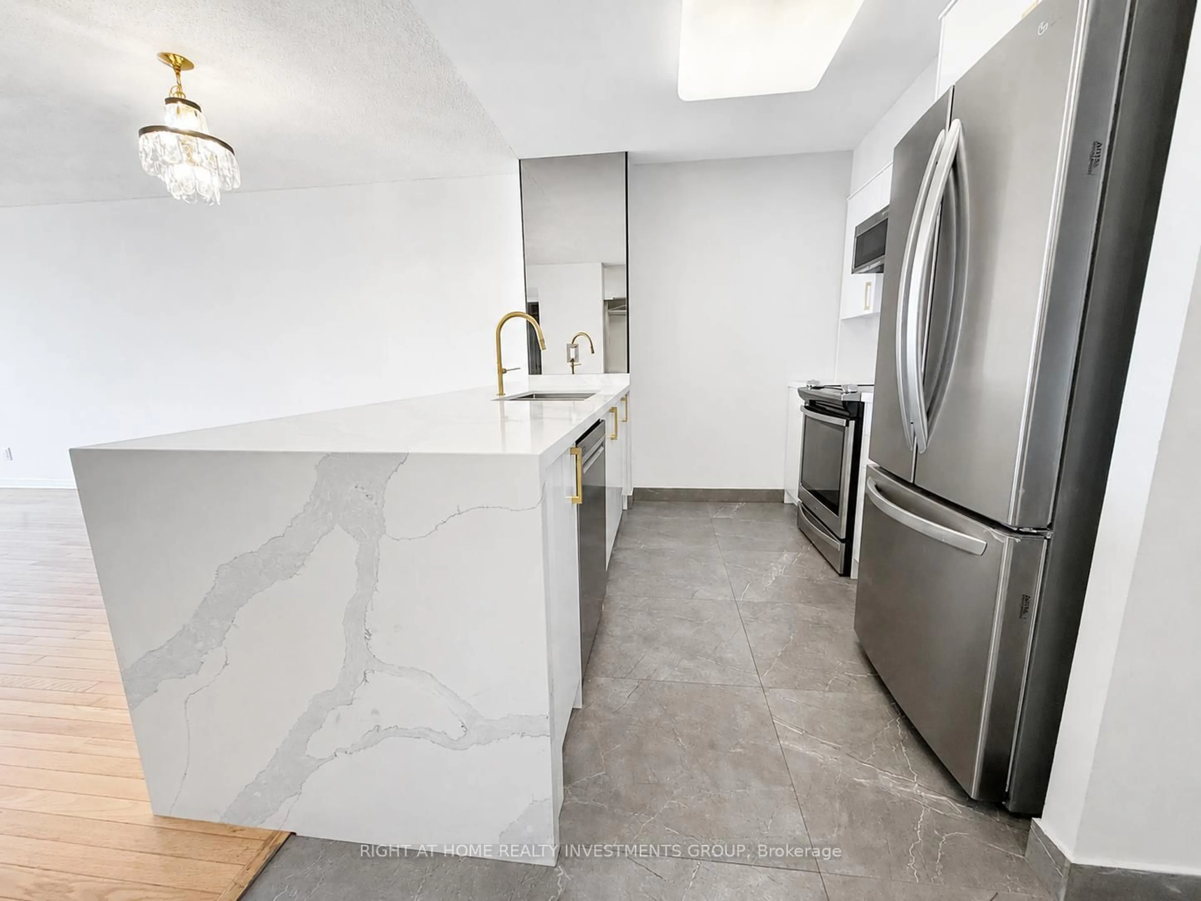 Open concept kitchen, ceramic/tile floor for 29 Northern Heights Dr #1101, Richmond Hill Ontario L4B 4L8