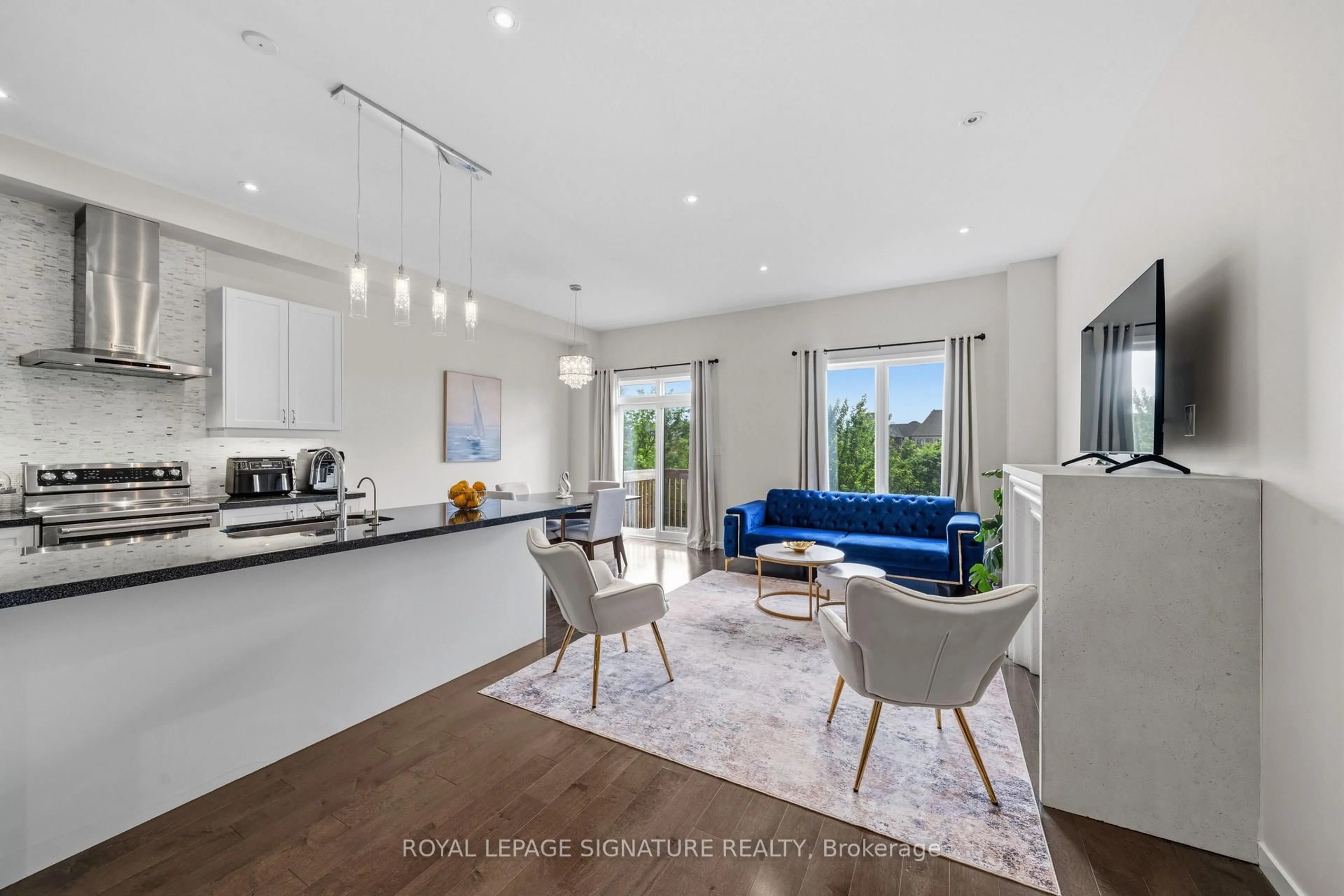 Open concept kitchen, unknown for 116 Elyse Crt, Aurora Ontario L4G 2C9