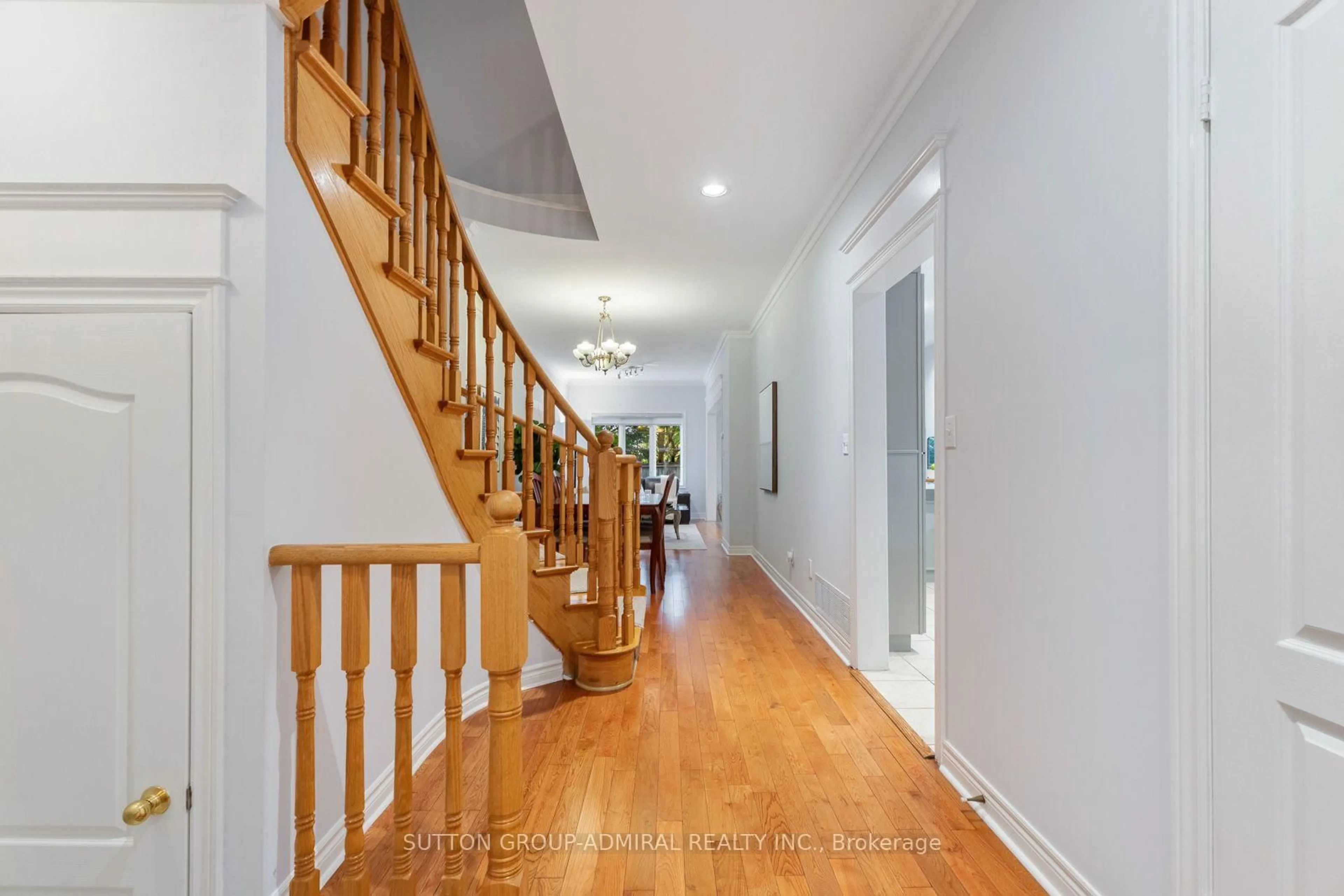 Indoor foyer for 37 Kingsbridge Circ, Vaughan Ontario L4J 8N8