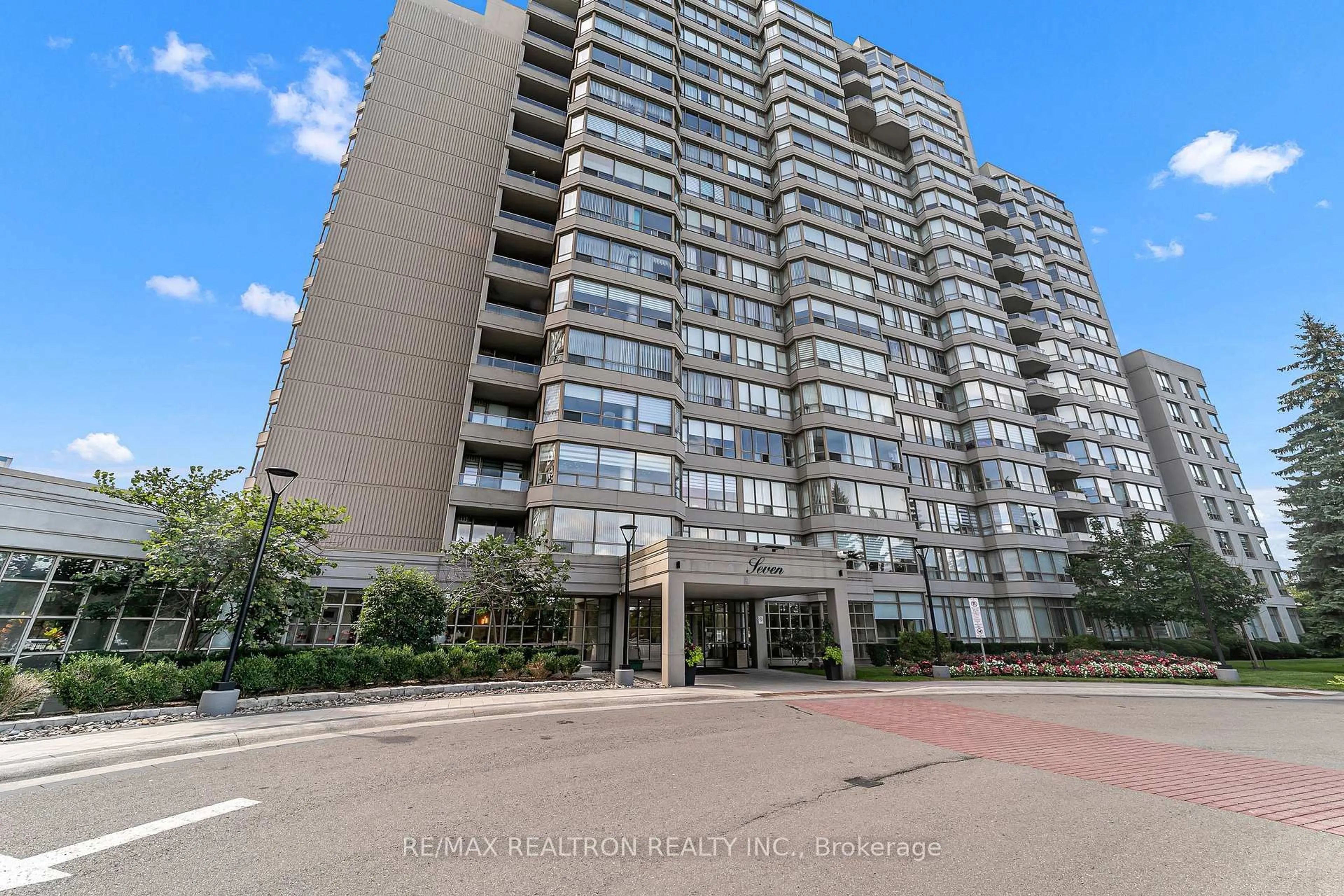 Unknown for 7 Townsgate Dr #810, Vaughan Ontario L4J 7Z9