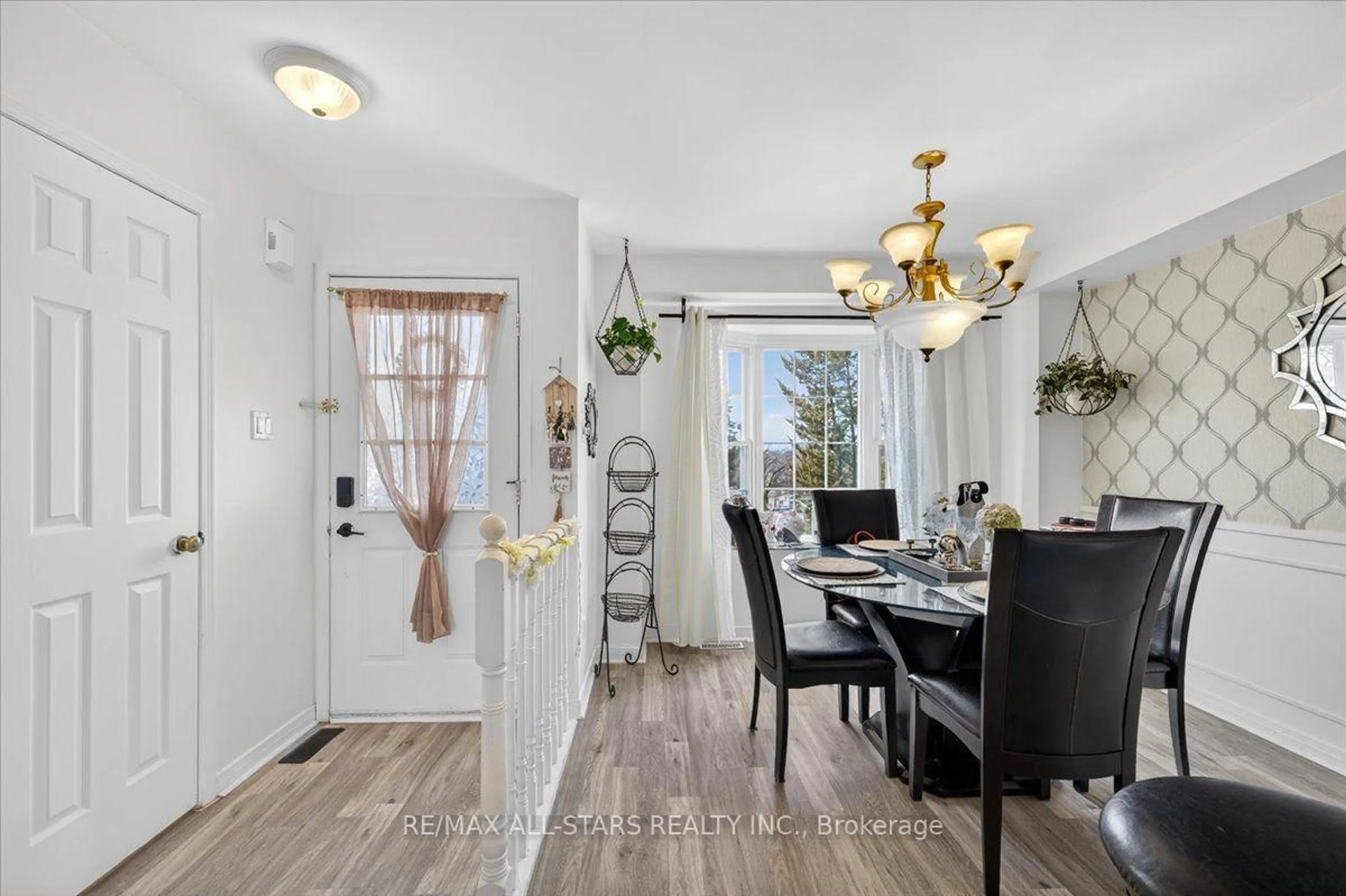 Dining room, unknown for 119 Spring Rd #3, Georgina Ontario L4P 2K4