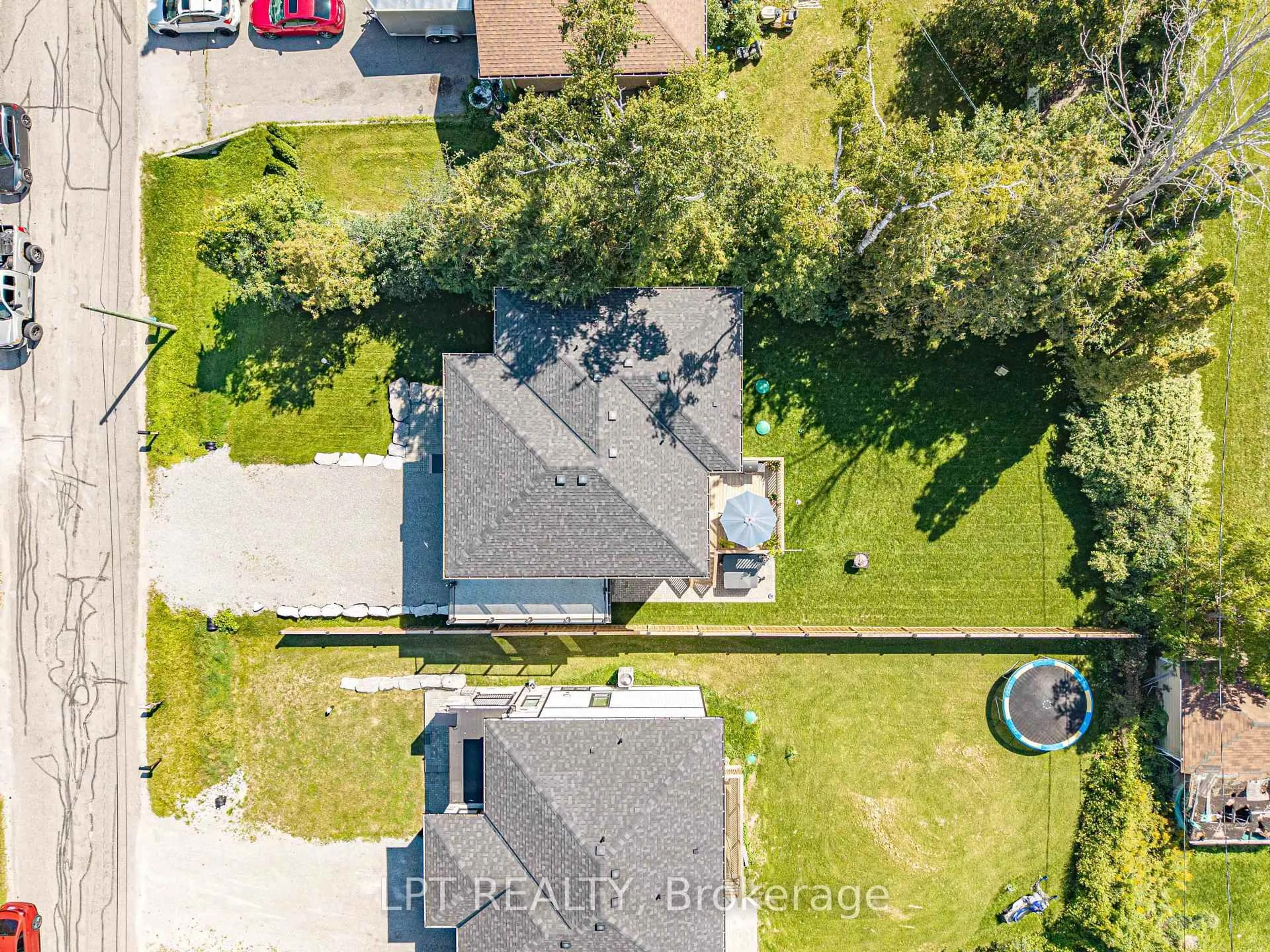 A pic from outside/outdoor area/front of a property/back of a property/a pic from drone, unknown for 36 Blue Jay Blvd, Georgina Ontario L0E 1N0