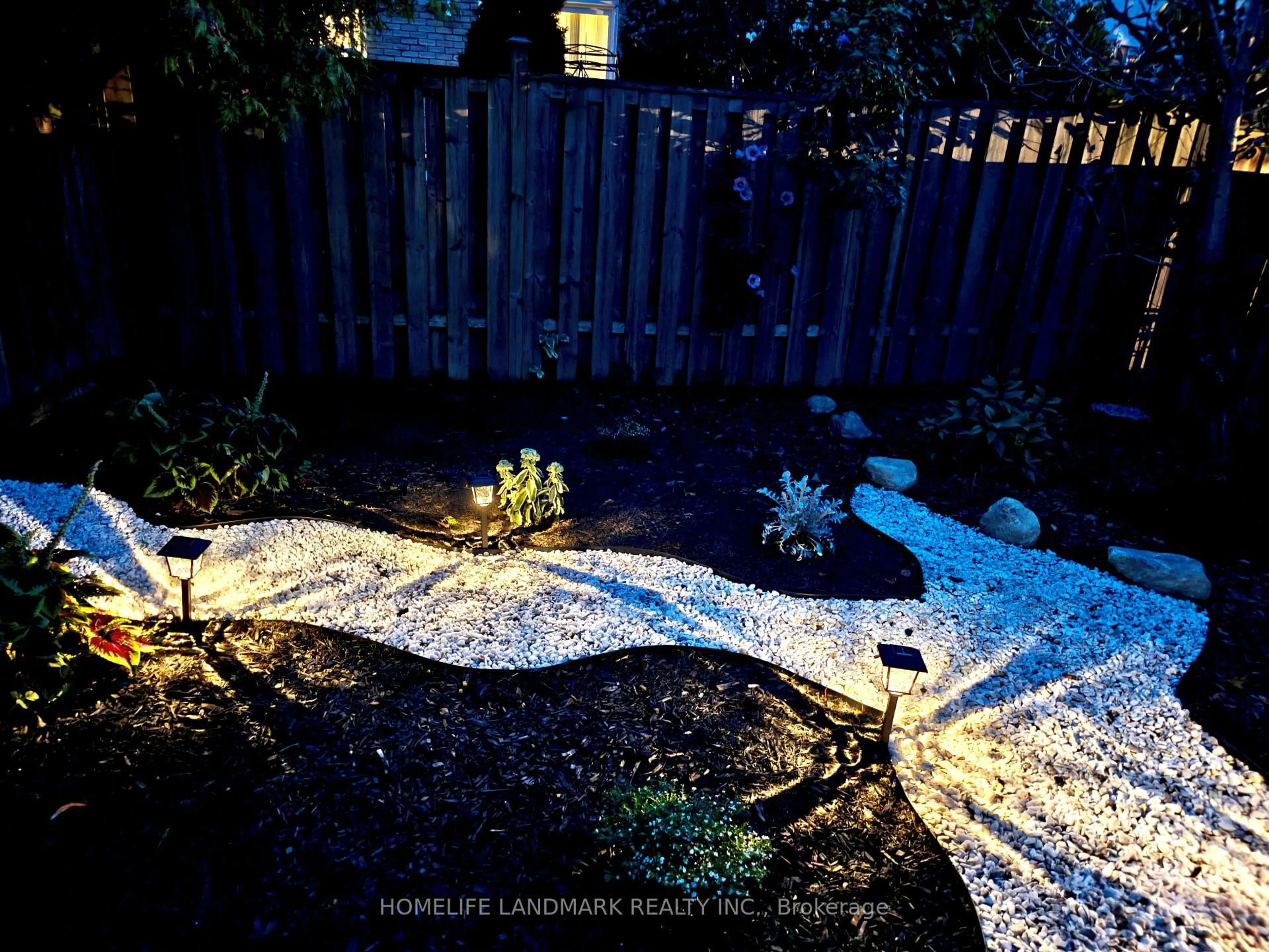 Patio, street for 215 Bob O' Link Ave, Vaughan Ontario L4L 1H1