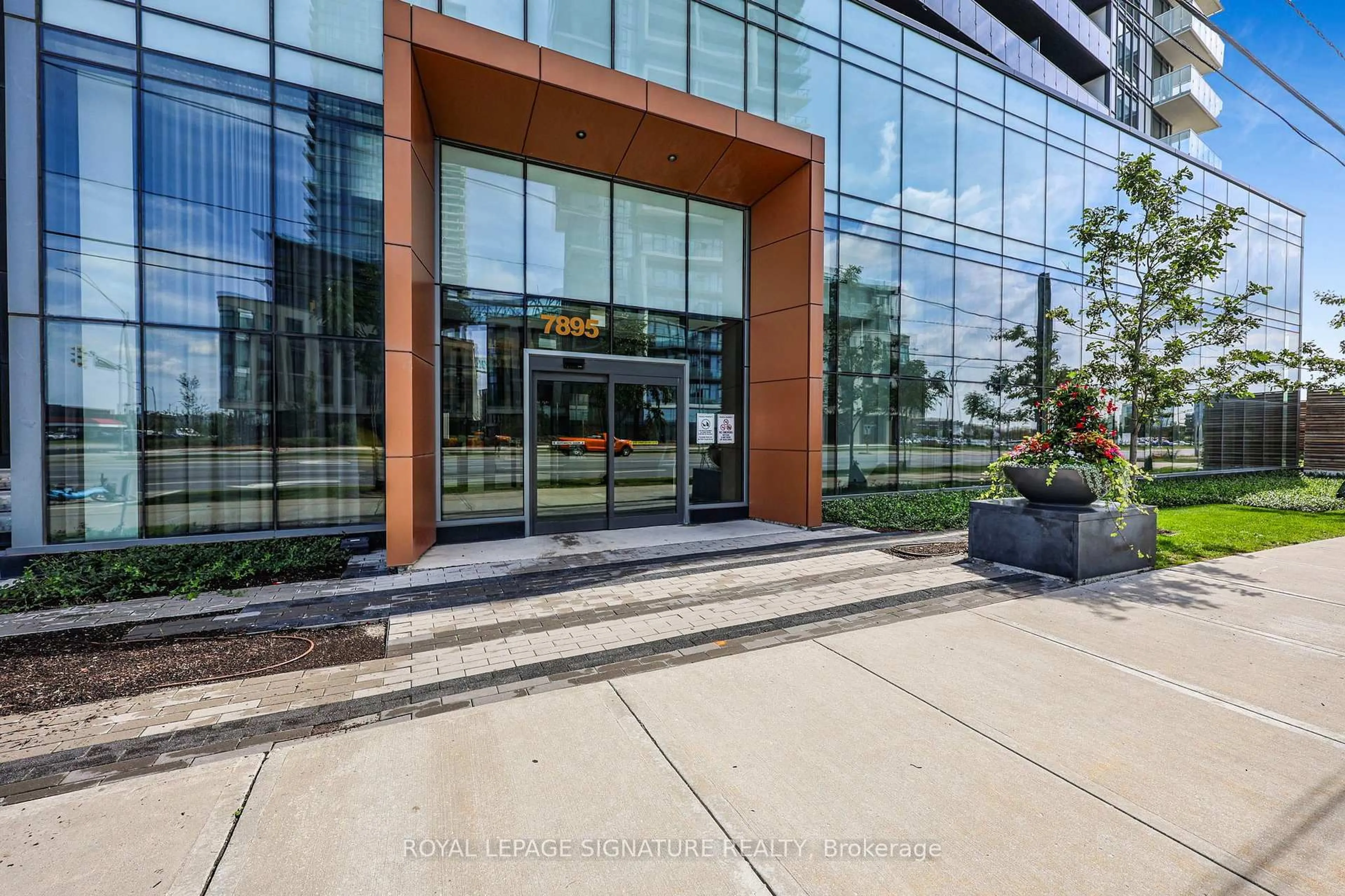 Indoor foyer for 7895 Jane St #2908, Vaughan Ontario L4K 0K2