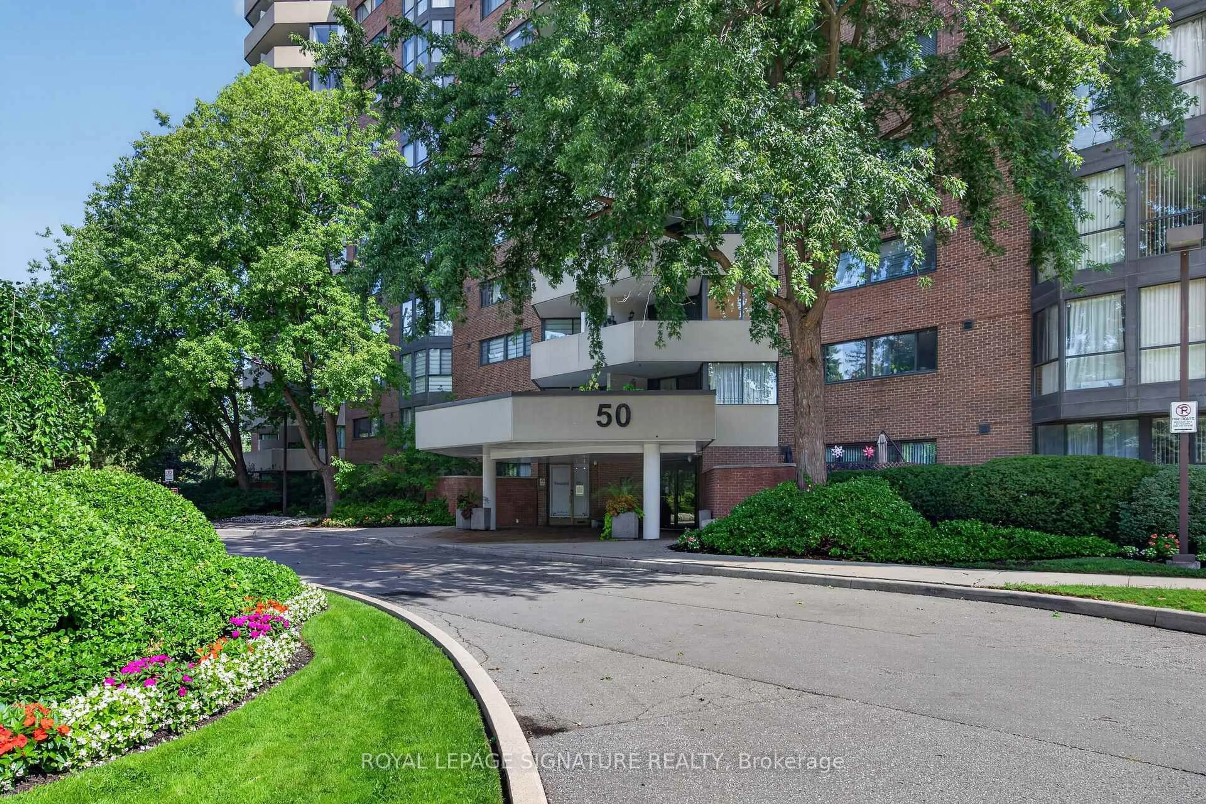 Indoor foyer for 50 Baif Blvd #1210, Richmond Hill Ontario L4C 5L1