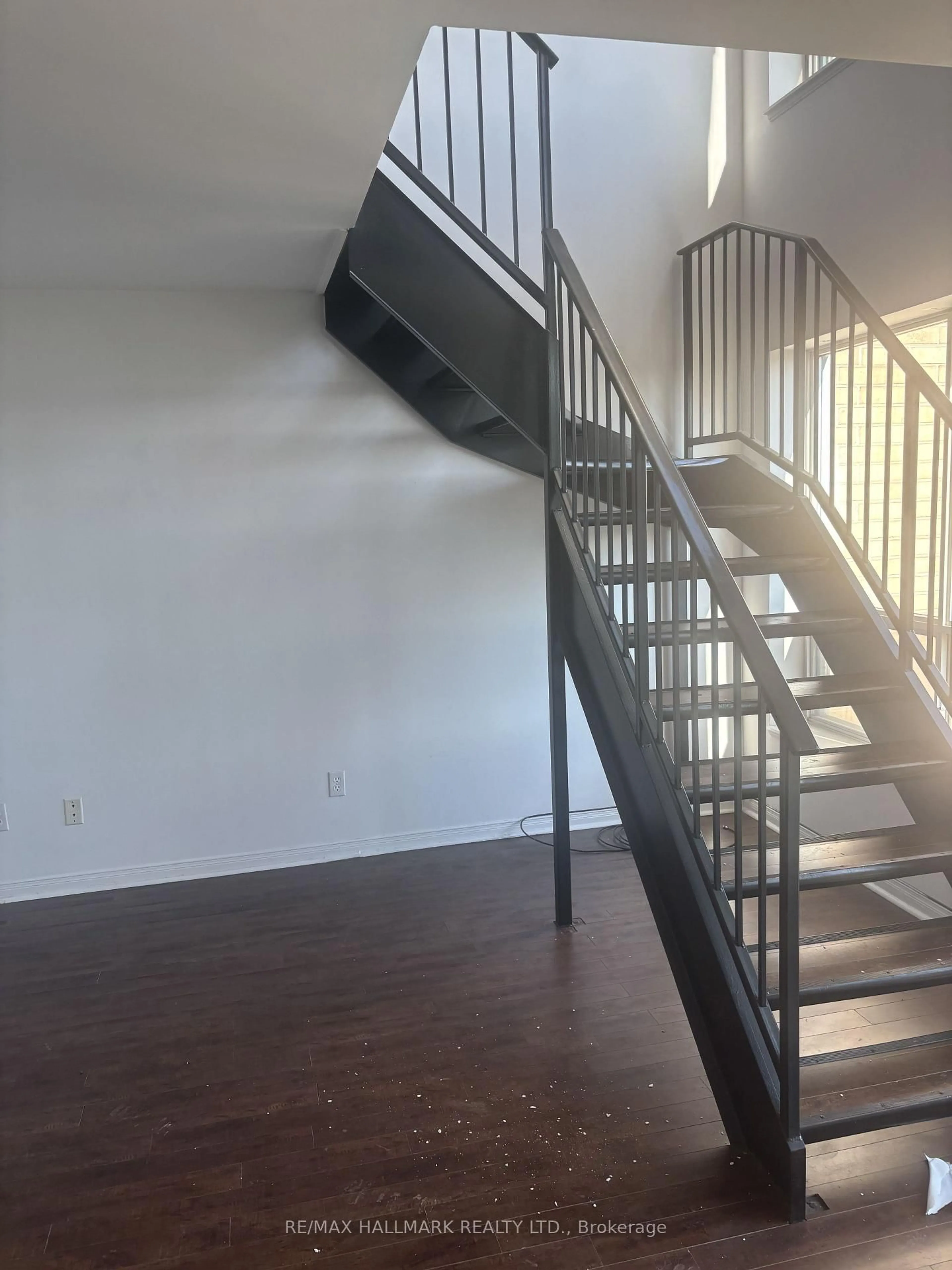 Stairs for 51 Baffin Crt #702, Richmond Hill Ontario L4B 4P6