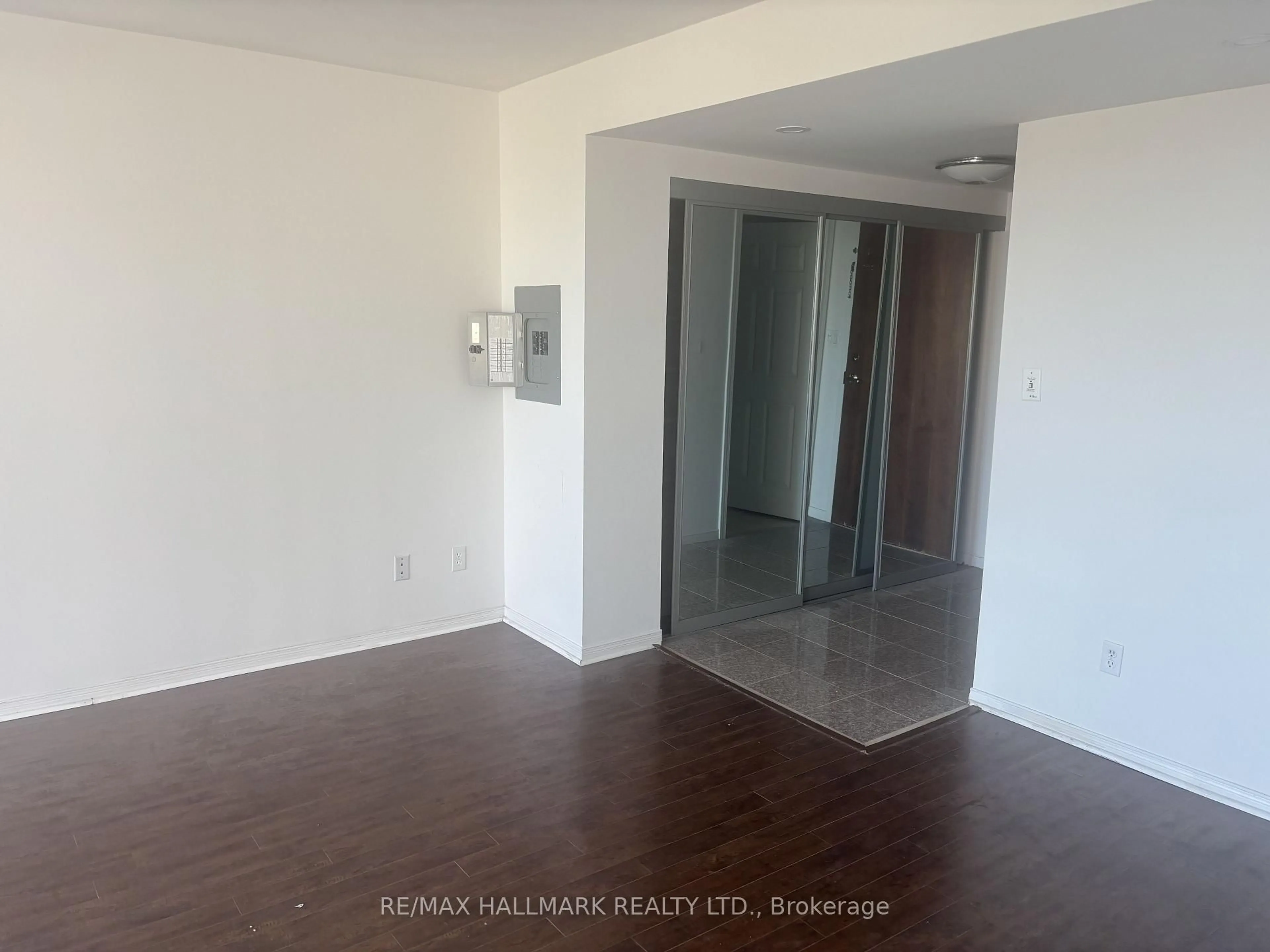 A pic of a room for 51 Baffin Crt #702, Richmond Hill Ontario L4B 4P6