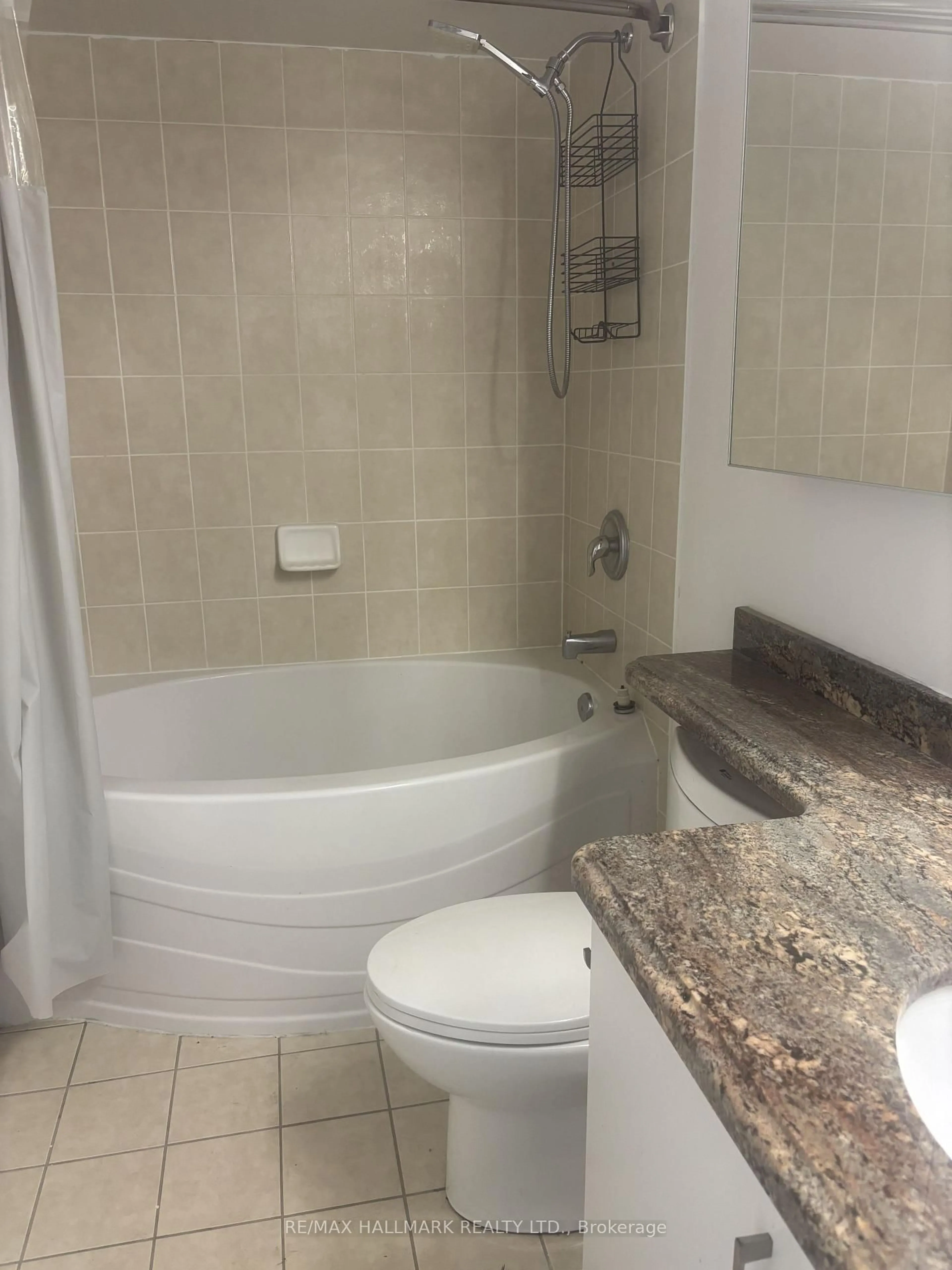 Standard bathroom, ceramic/tile floor for 51 Baffin Crt #702, Richmond Hill Ontario L4B 4P6