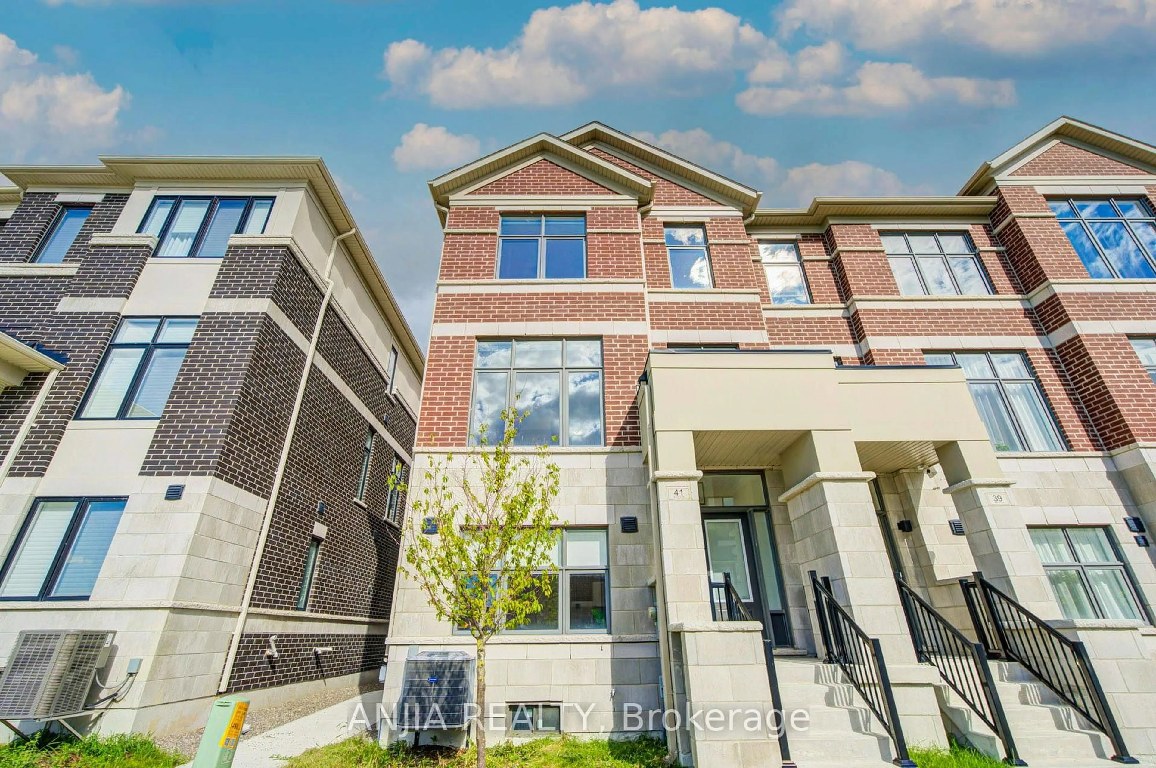 Home with brick exterior material, street for 41 Kahshe Lane, Richmond Hill Ontario L4S 0N7