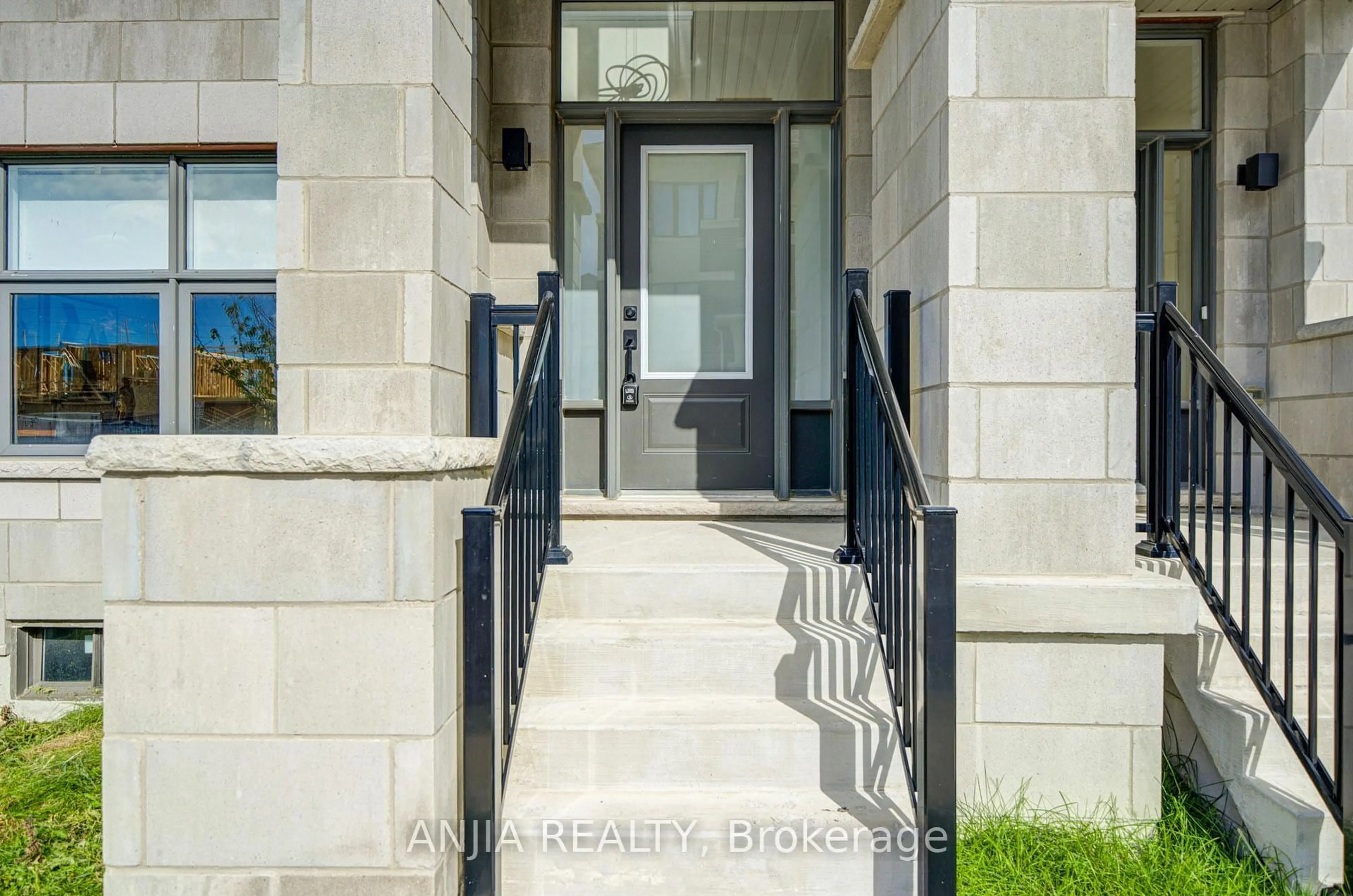 Indoor entryway for 41 Kahshe Lane, Richmond Hill Ontario L4S 0N7