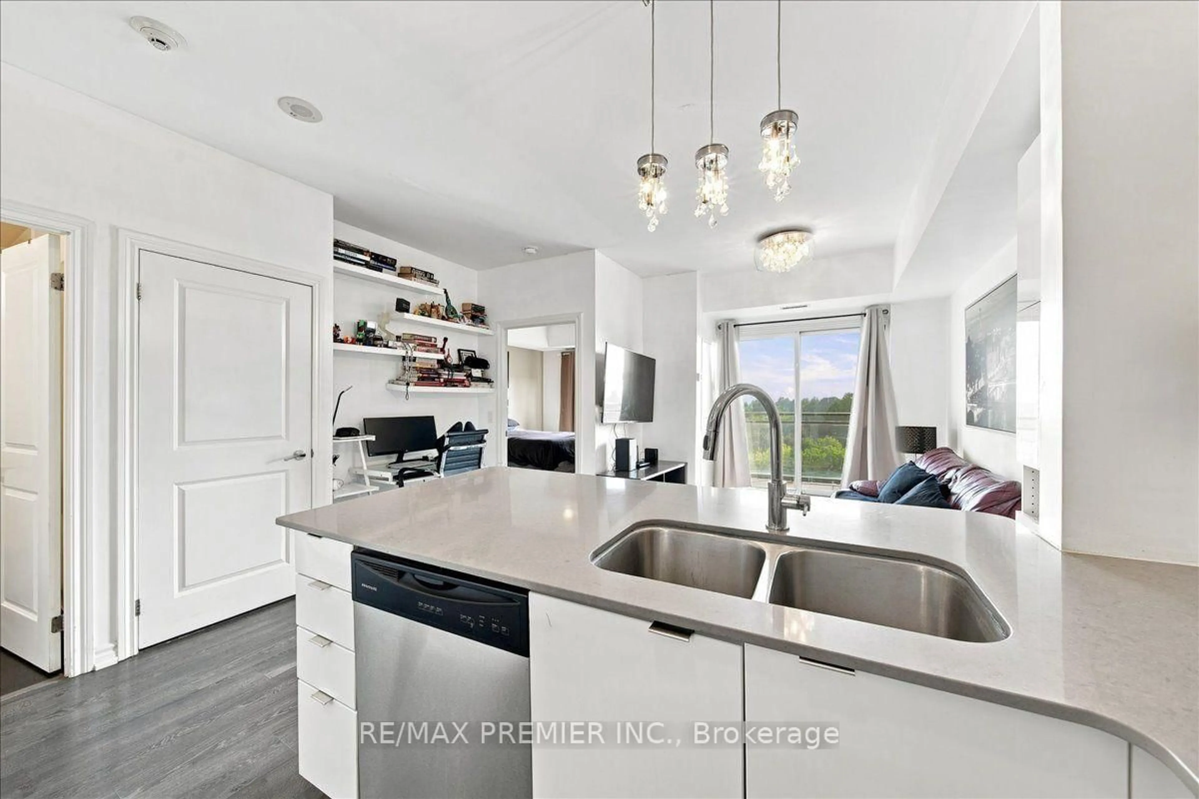 Open concept kitchen, ceramic/tile floor for 7730 Kipling Ave #708, Vaughan Ontario L4L 1Y9