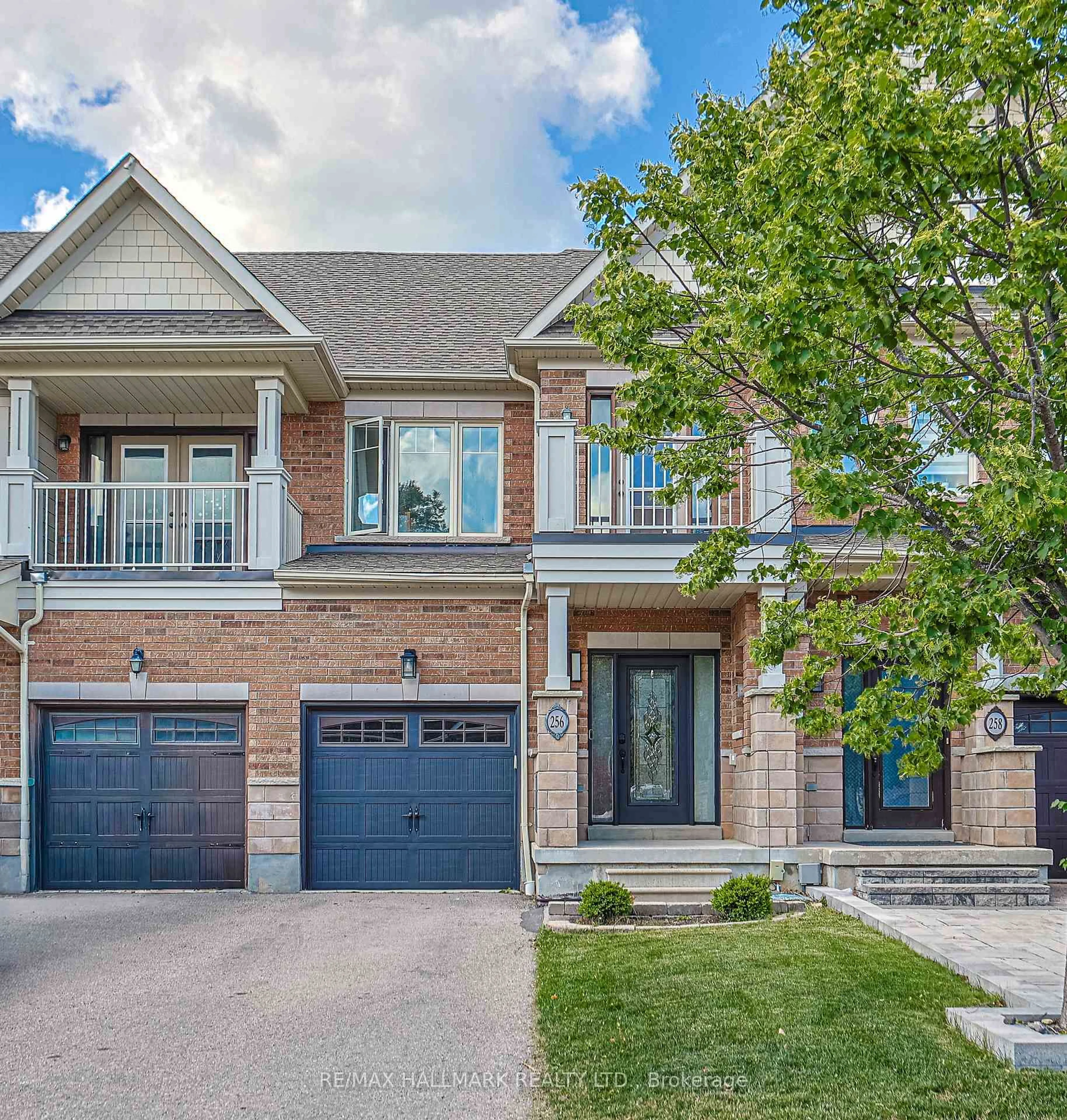 Home with brick exterior material, street for 256 Sandale Rd, Whitchurch-Stouffville Ontario L4A 0Y4