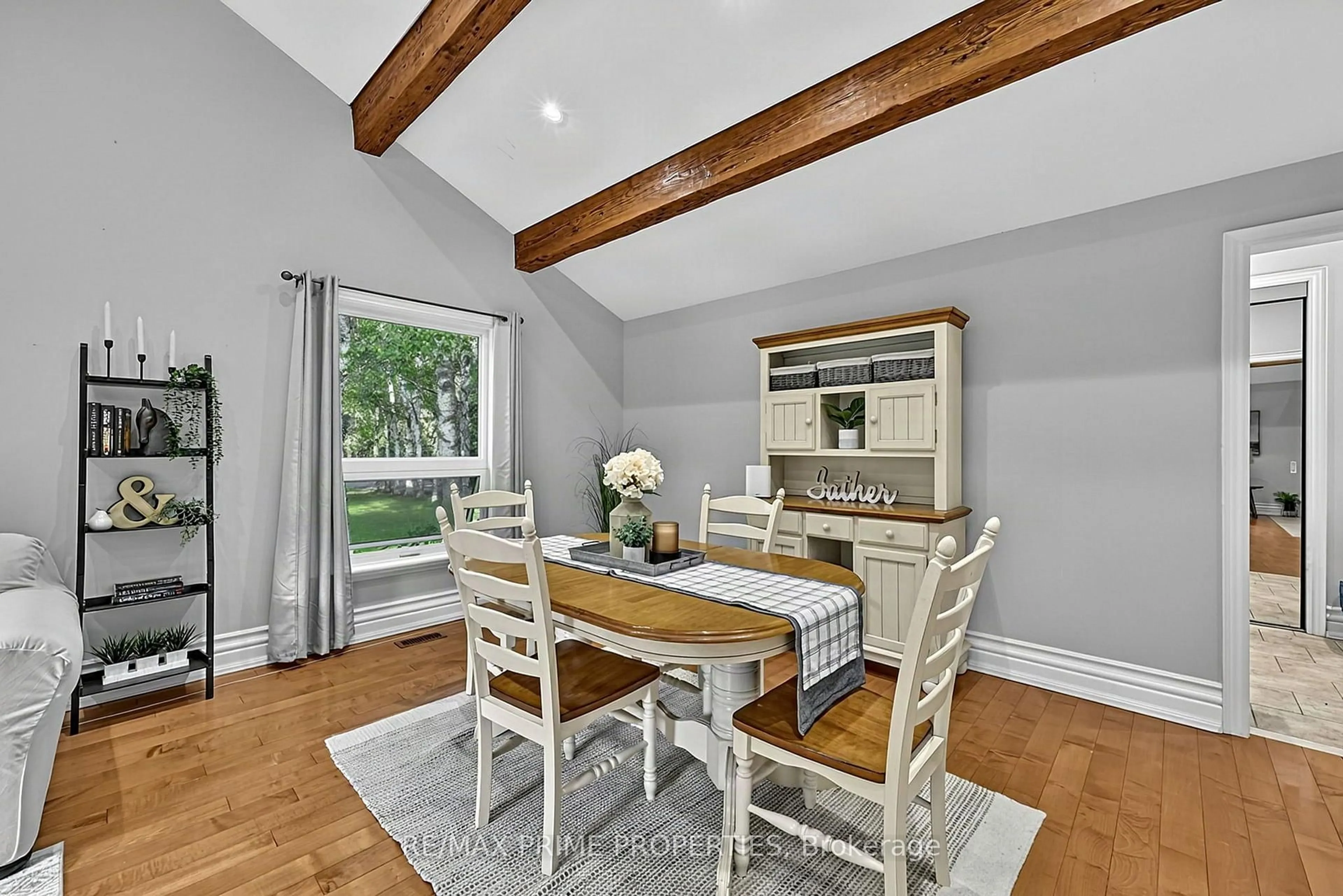 Dining room, wood/laminate floor for 25625 Valley View Dr, Georgina Ontario L0E 1R0