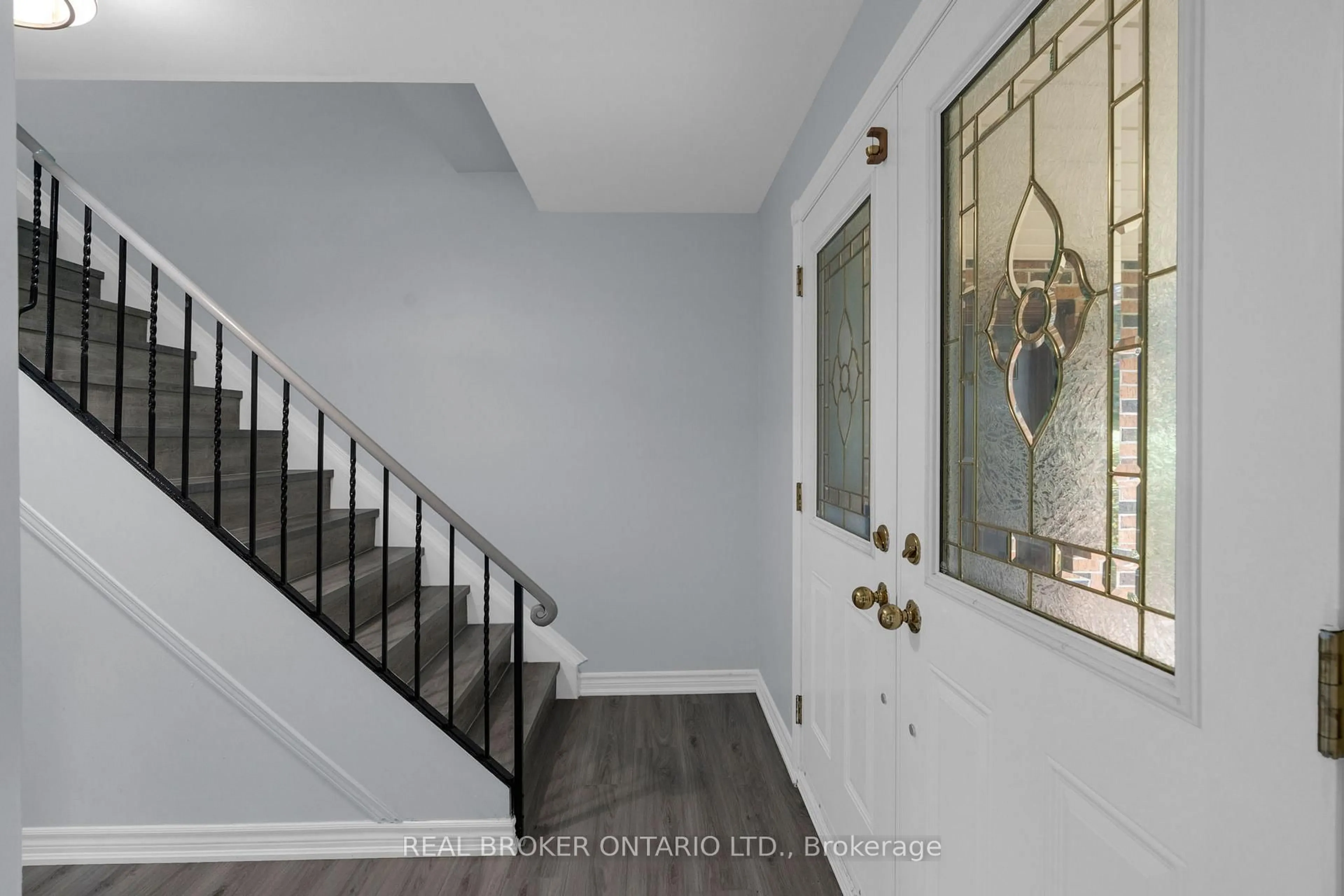 Indoor entryway for 8626 5th Sdrd, Adjala-Tosorontio Ontario L9J 0E5