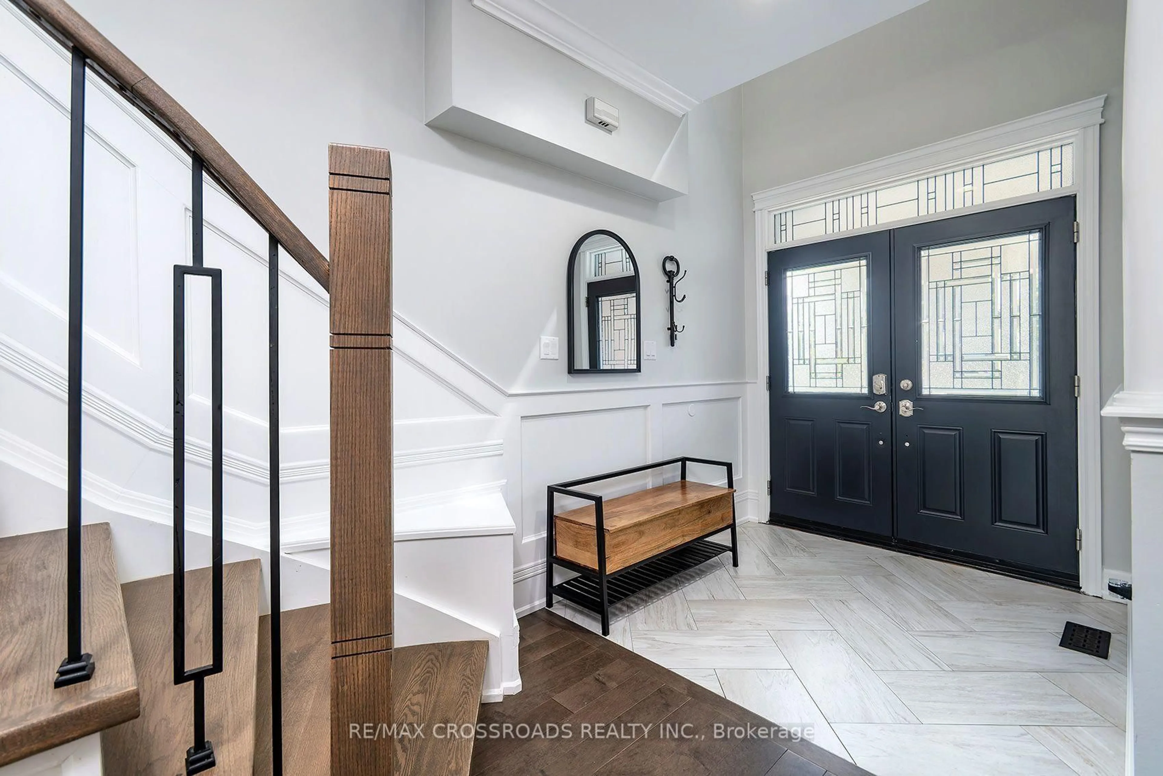Indoor entryway for 63 Rosena Lane, Uxbridge Ontario L9P 1X6