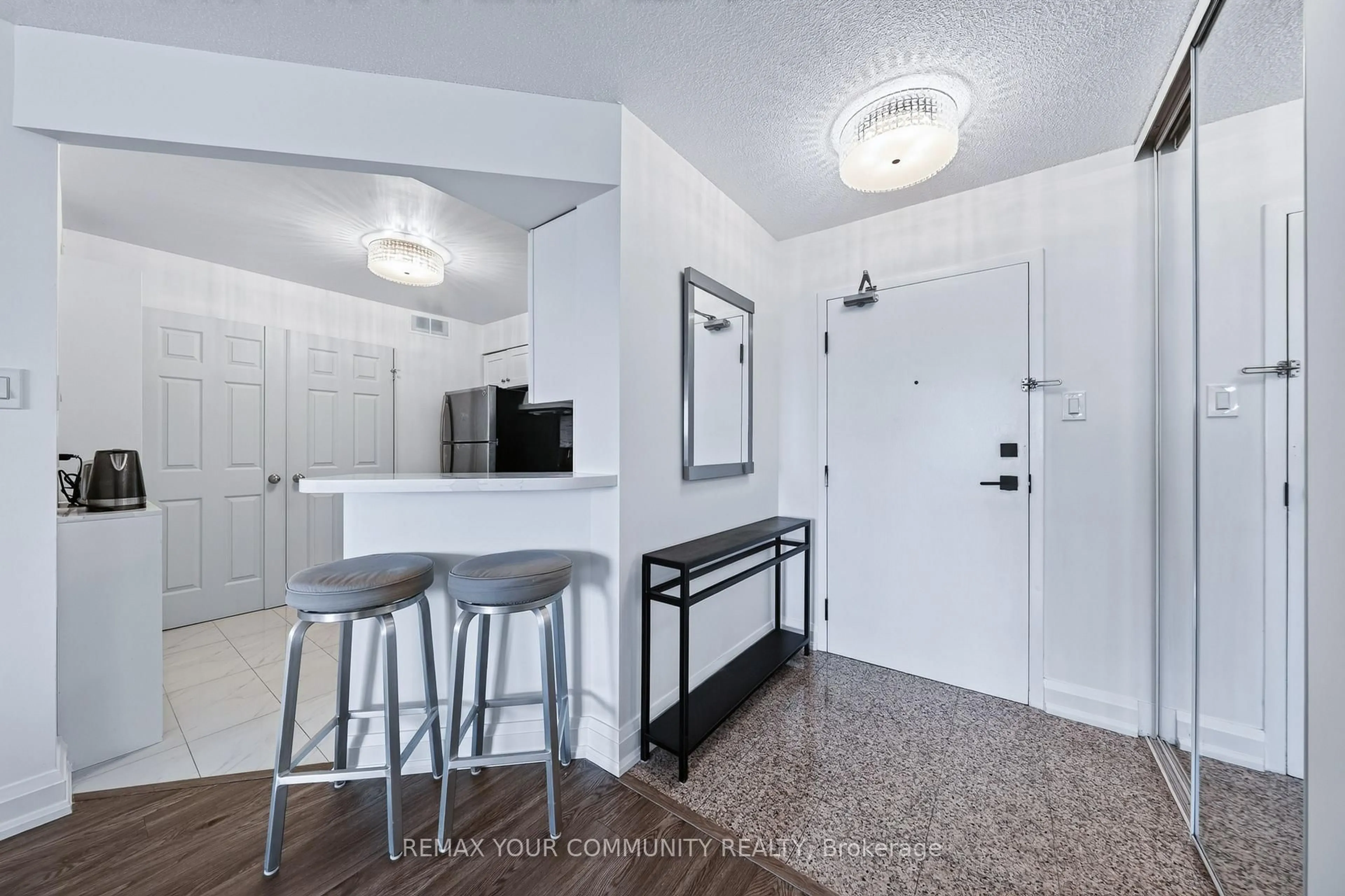Indoor entryway for 8501 Bayview Ave #1011, Richmond Hill Ontario L4B 3J7