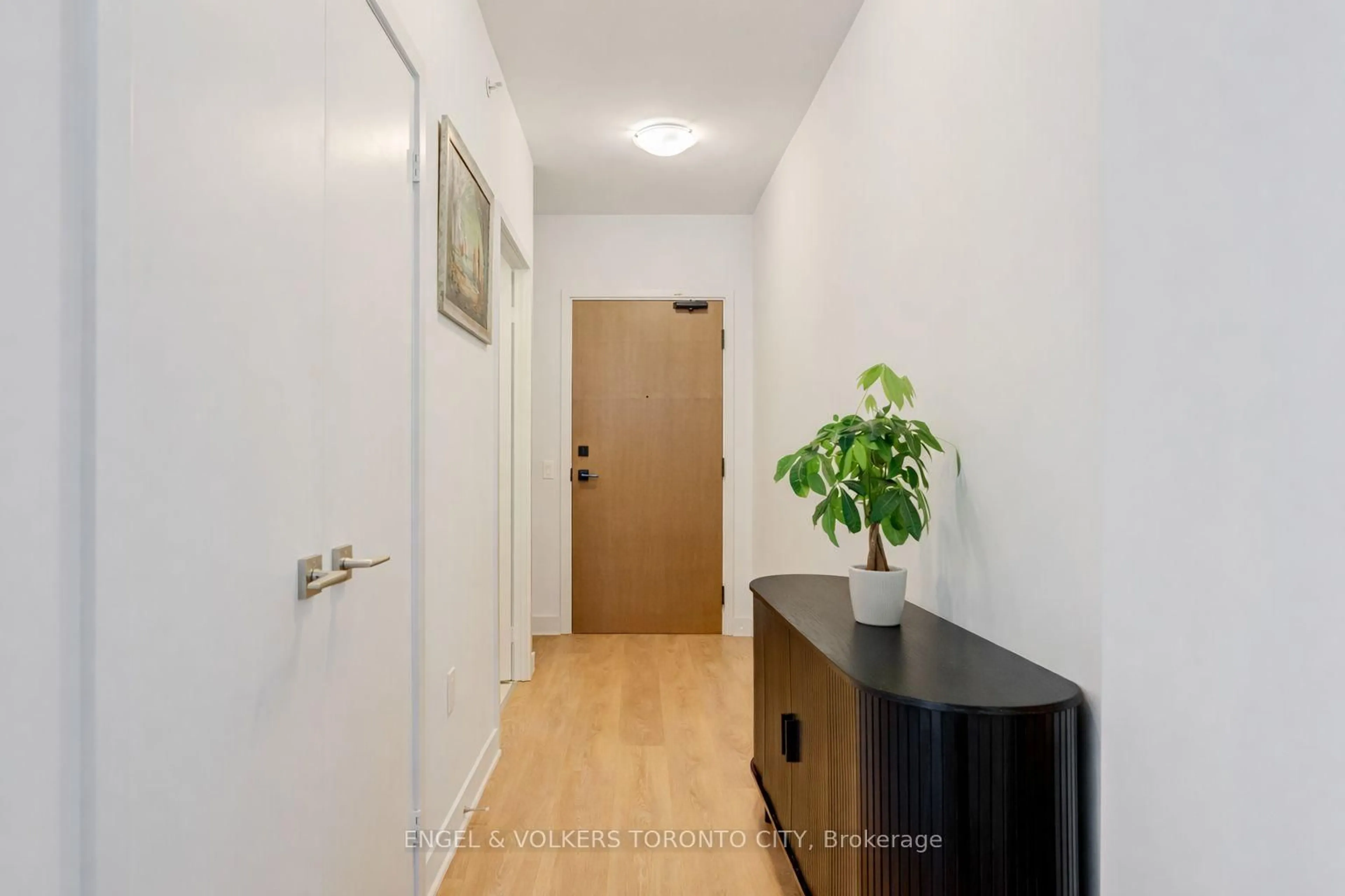 Indoor entryway for 2920 Highway 7 Rd #4807, Vaughan Ontario L4K 0P4