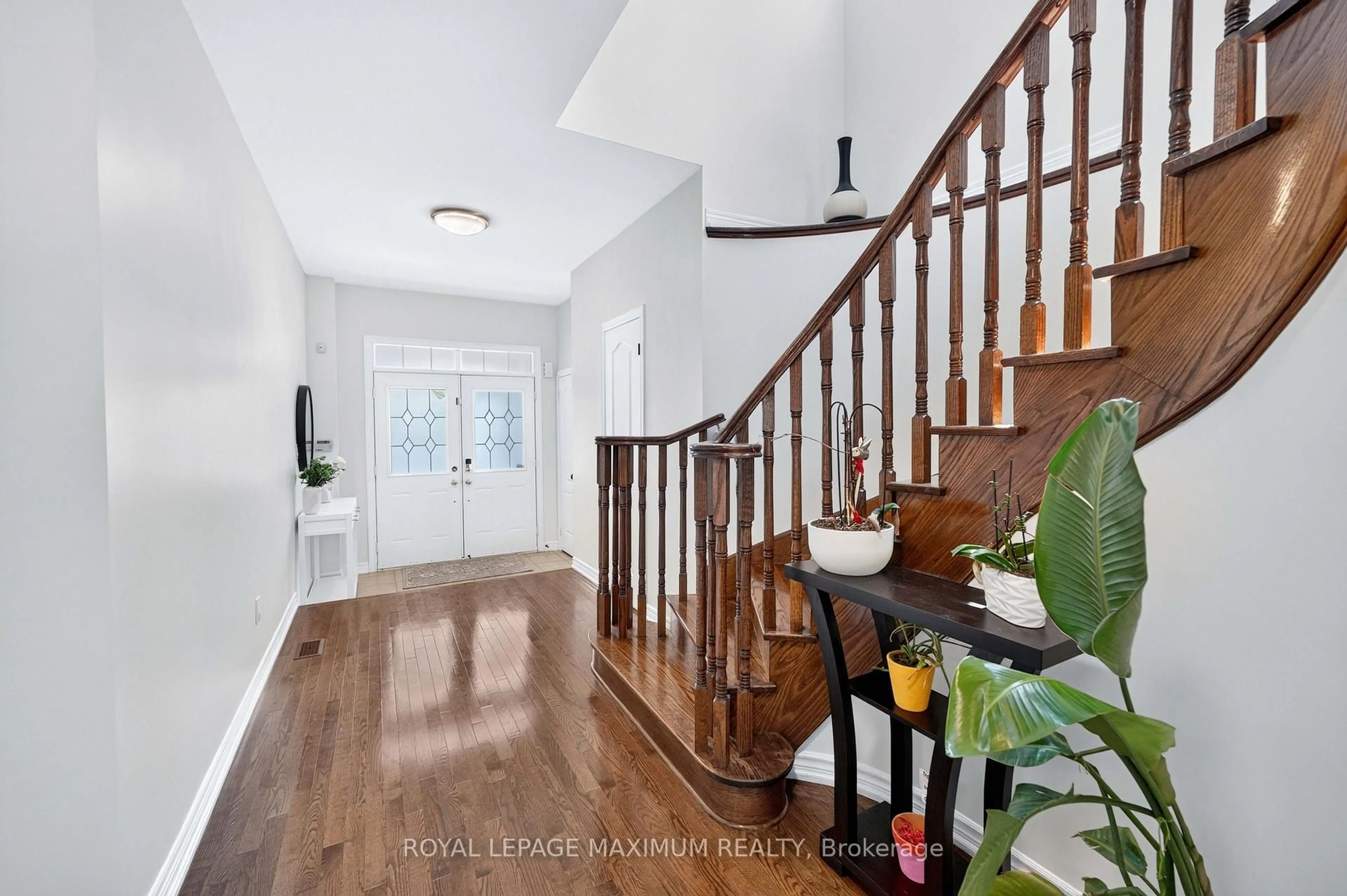Indoor entryway for 95 White Beach Cres, Vaughan Ontario L6A 0R2