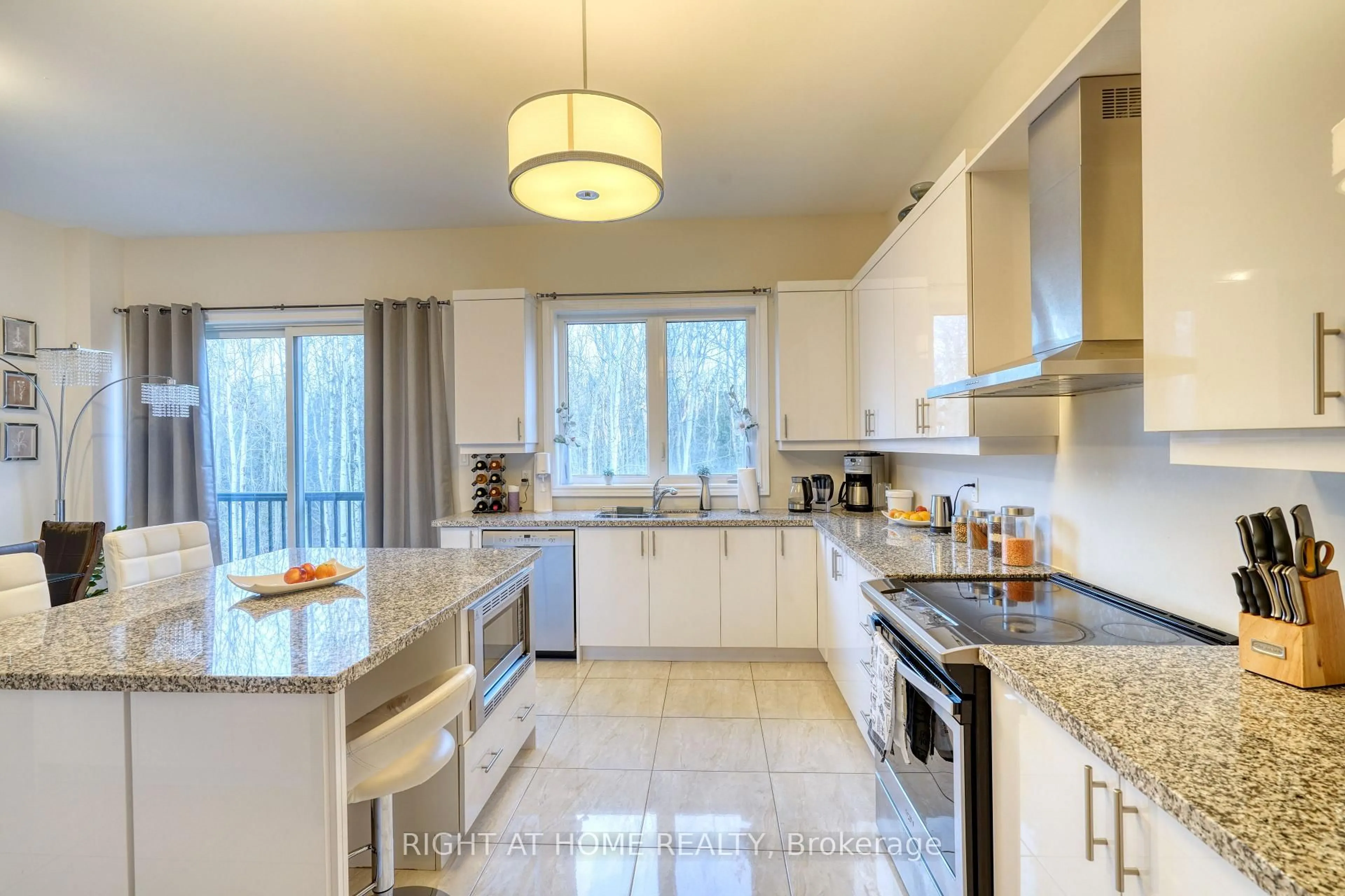 Open concept kitchen, ceramic/tile floor for 1665 Emberton Way, Innisfil Ontario L9S 0N4