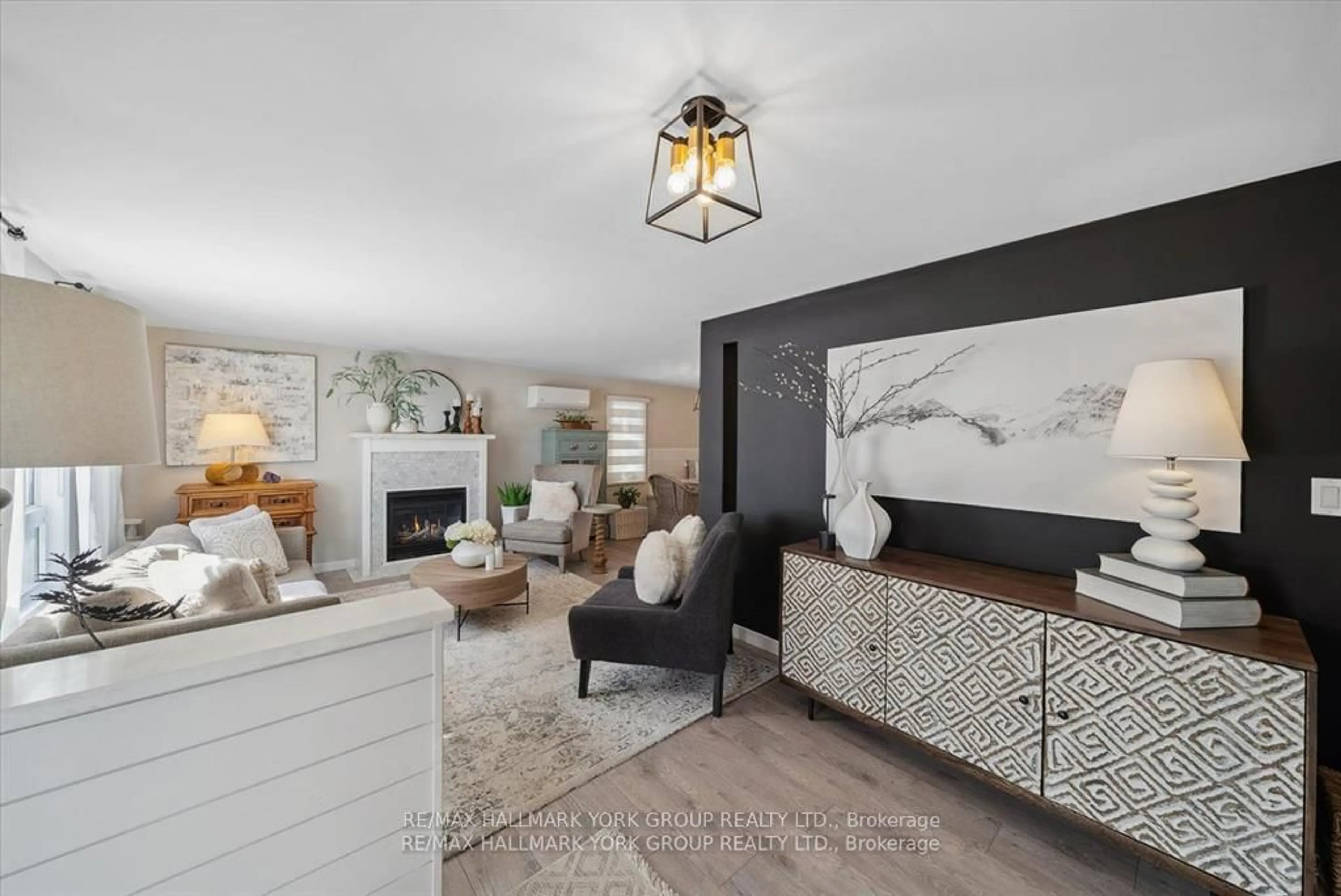Living room with furniture, unknown for 18 Cherrywood Lane, Innisfil Ontario L9S 1M6