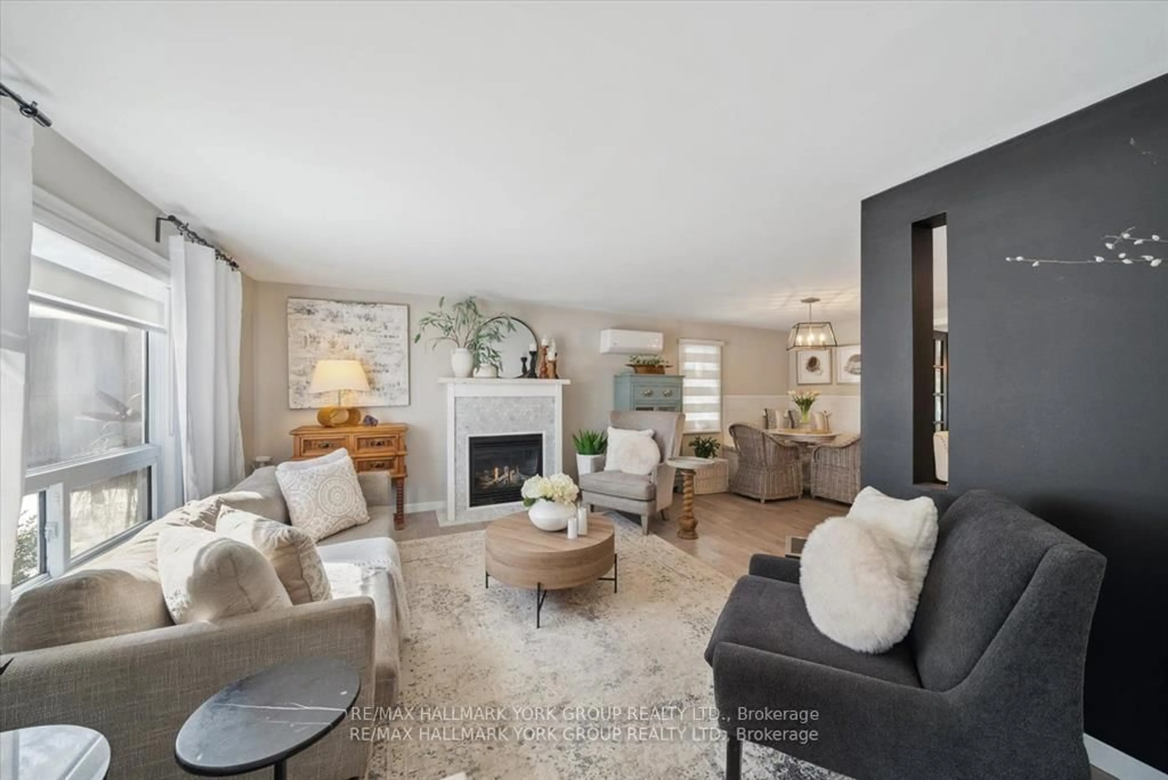 Living room with furniture, unknown for 18 Cherrywood Lane, Innisfil Ontario L9S 1M6