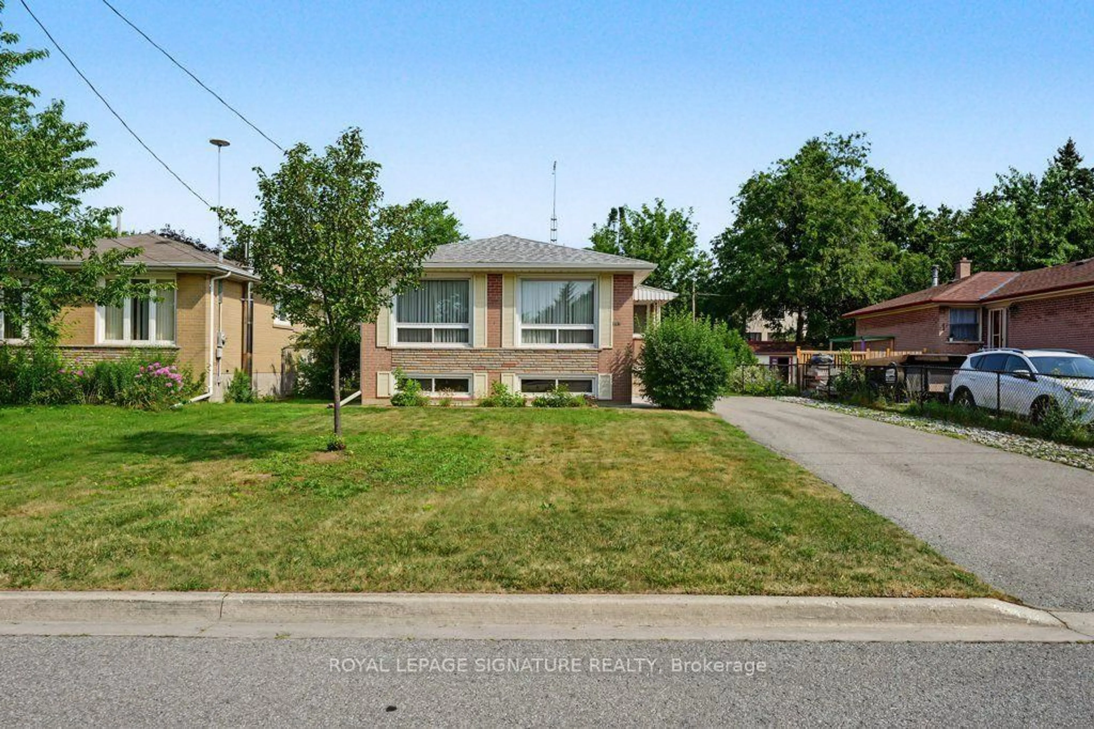 Home with brick exterior material, street for 407 Wenlock Ave, Richmond Hill Ontario L4C 1N3