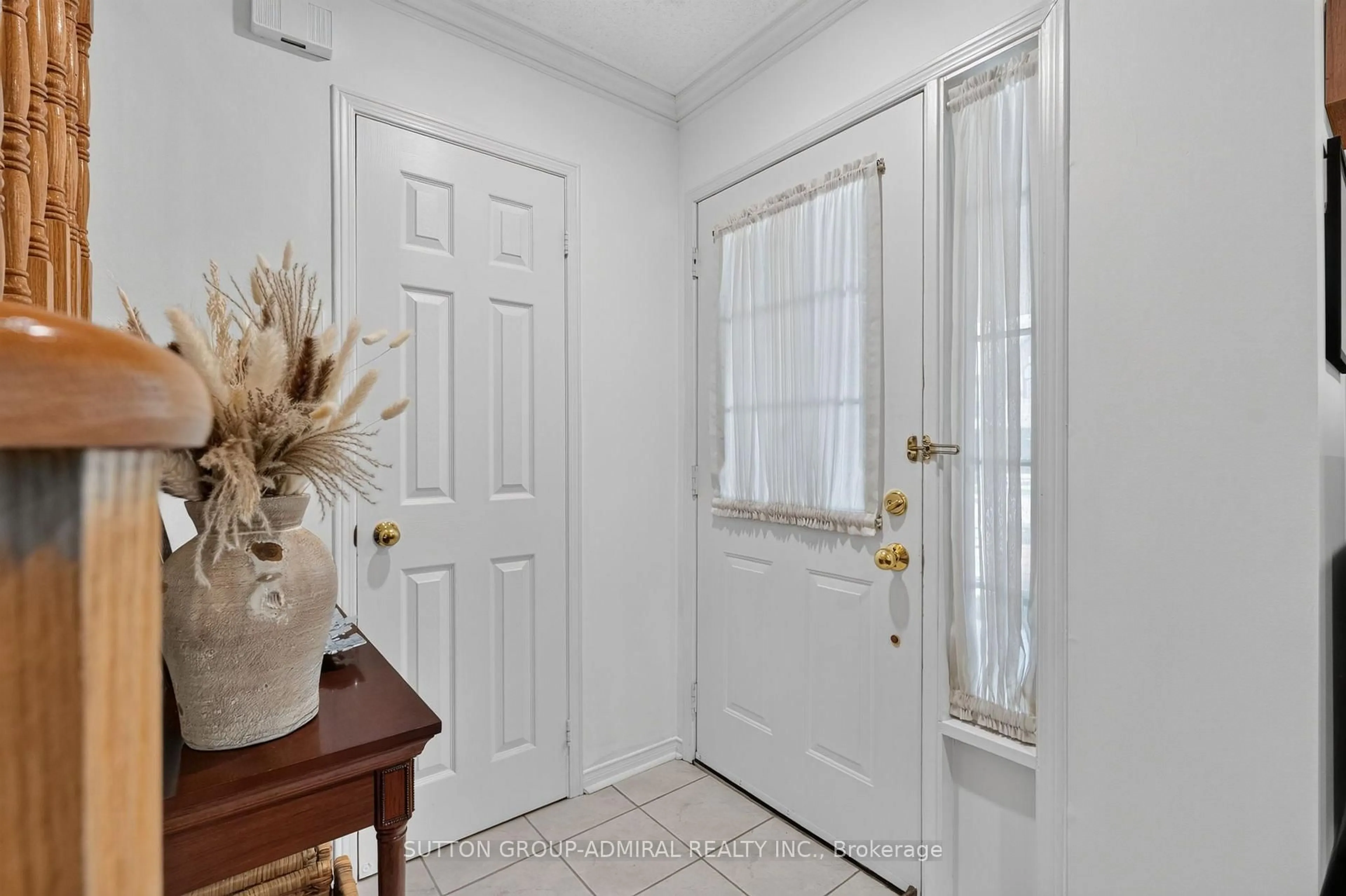 Indoor entryway for 359 John West Way, Aurora Ontario L4G 7J7