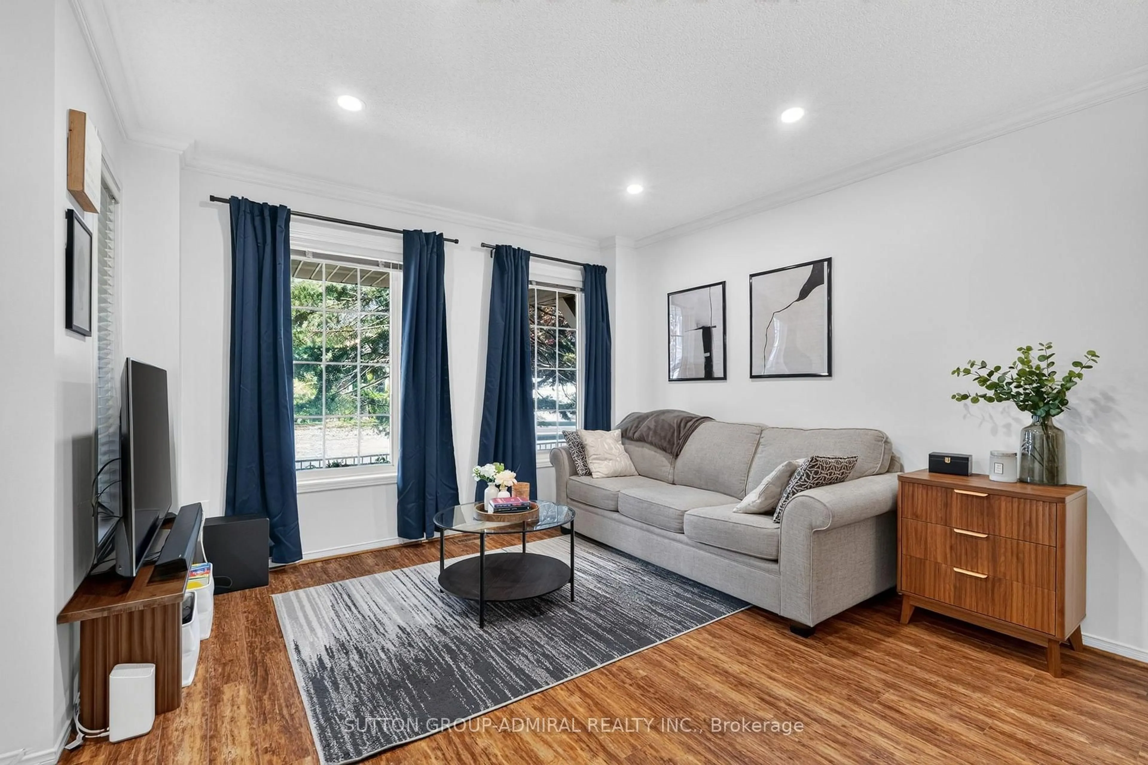 Living room with furniture, unknown for 359 John West Way, Aurora Ontario L4G 7J7