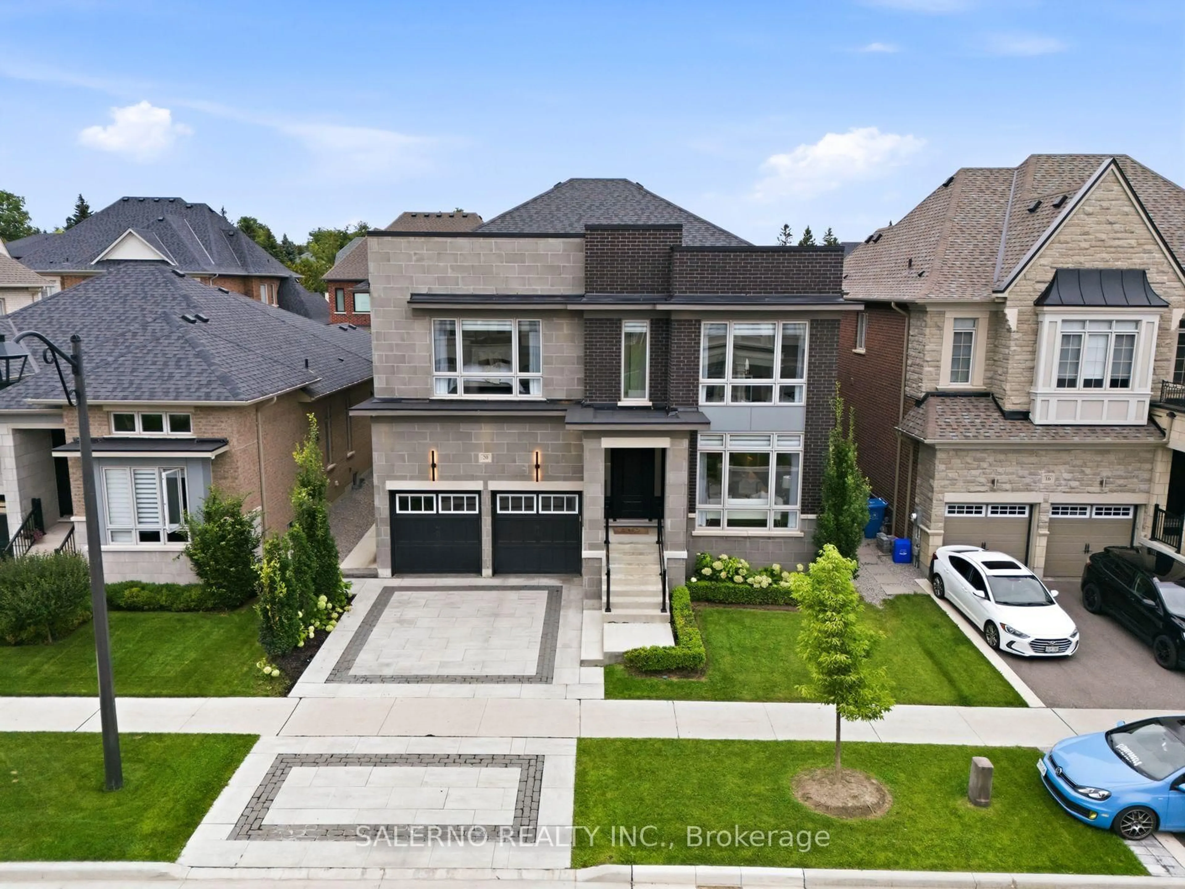 A pic from outside/outdoor area/front of a property/back of a property/a pic from drone, street for 20 Lake Lenora Ave, King Ontario L7B 0P7